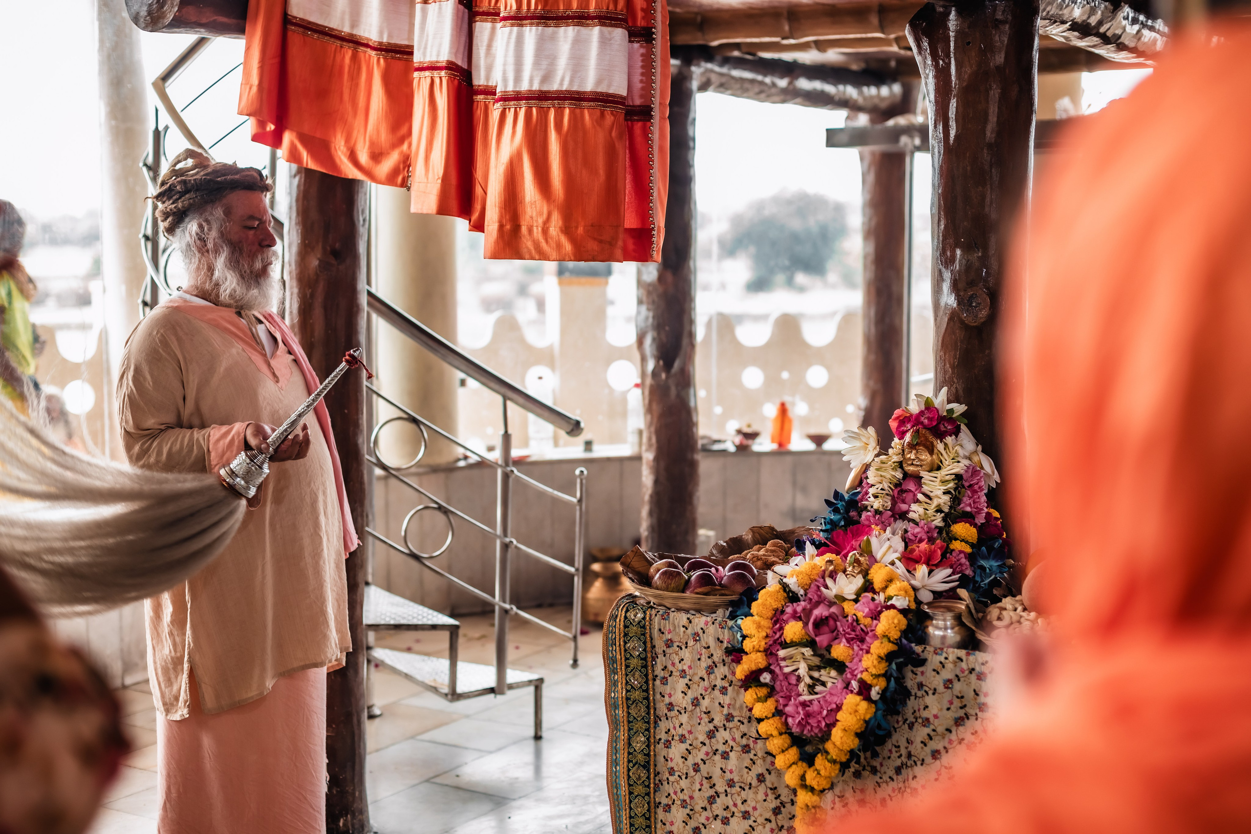 Abhisheka Devraha Baba on Sri Devdas ji maharaj bd. Mariam Bagdasaryan