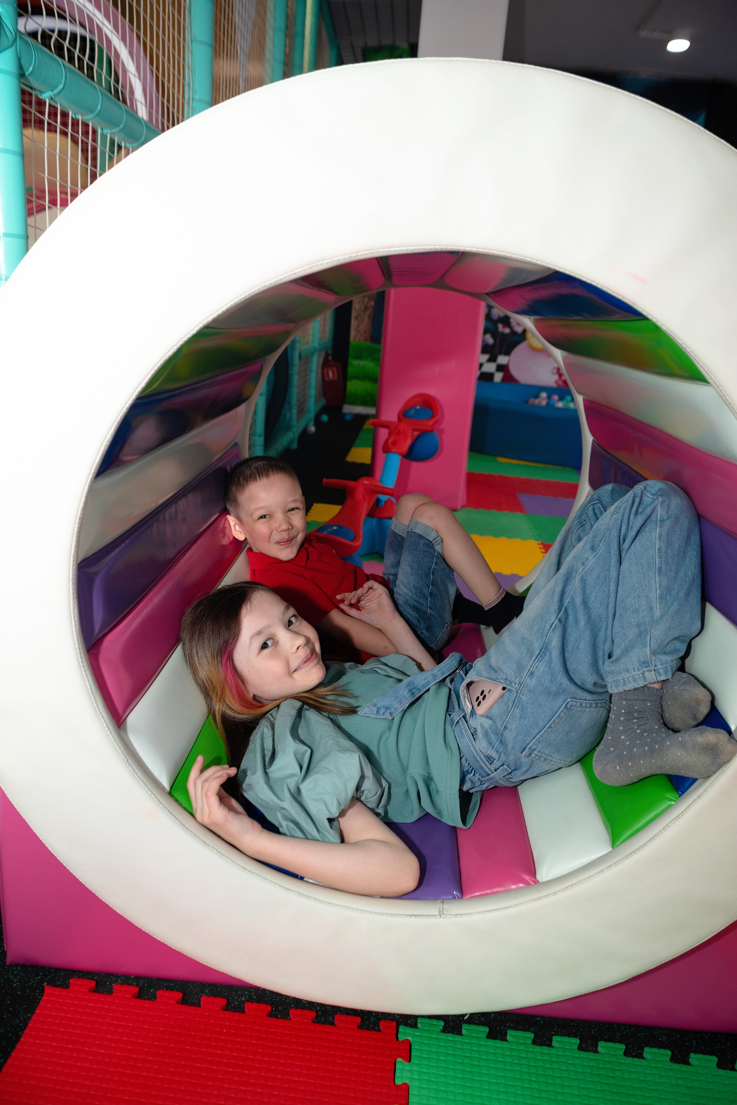 Профессиональный фотограф из Сургута/Нефтеюганска запечатлевает живое настроение и радость детско-подростковых праздничных мероприятий, включая дни рождения, выпускные вечера и семейные торжества.