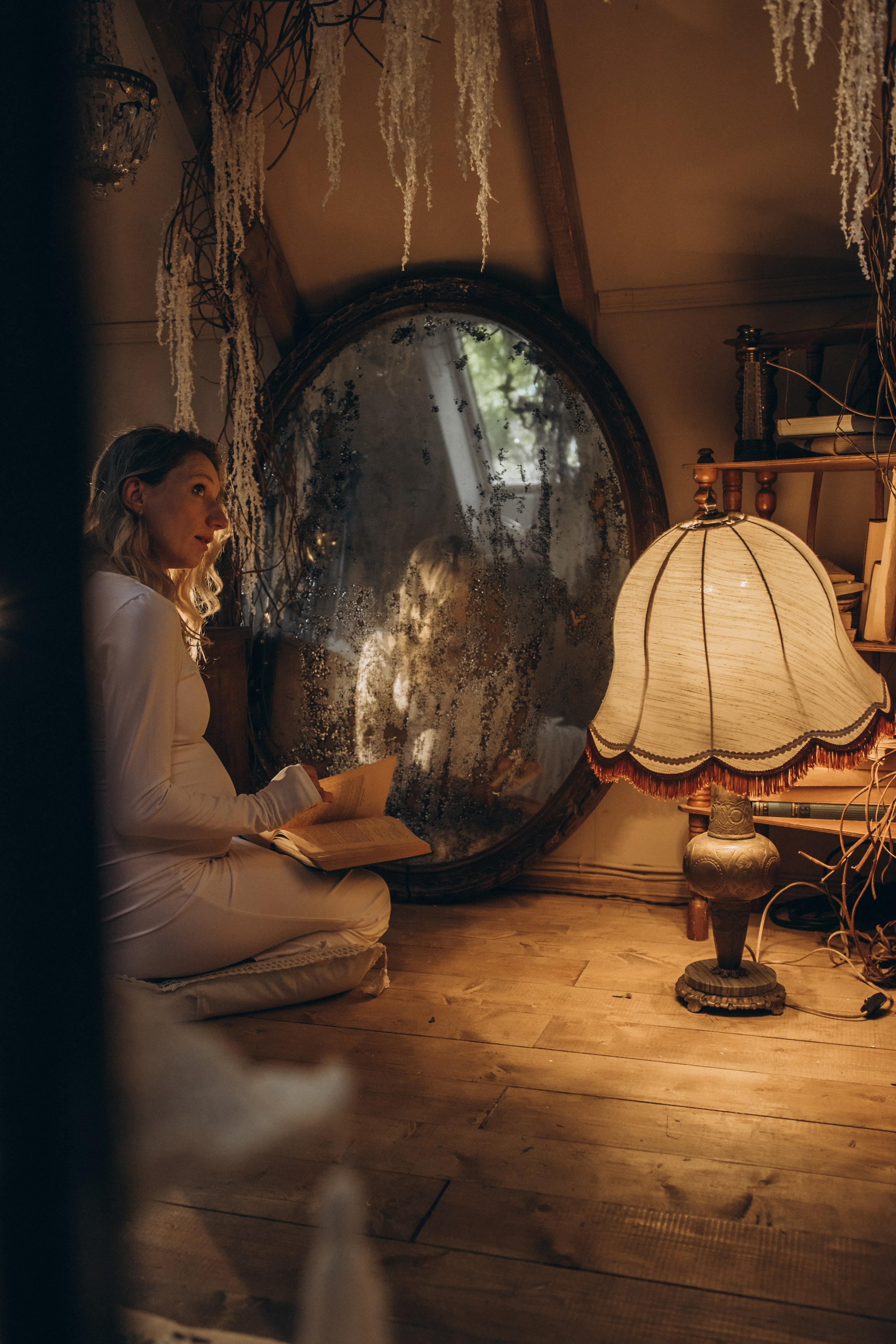 На заброшенном чердаке. Гаврилова Настя семейный фотограф lifestyle в Москве