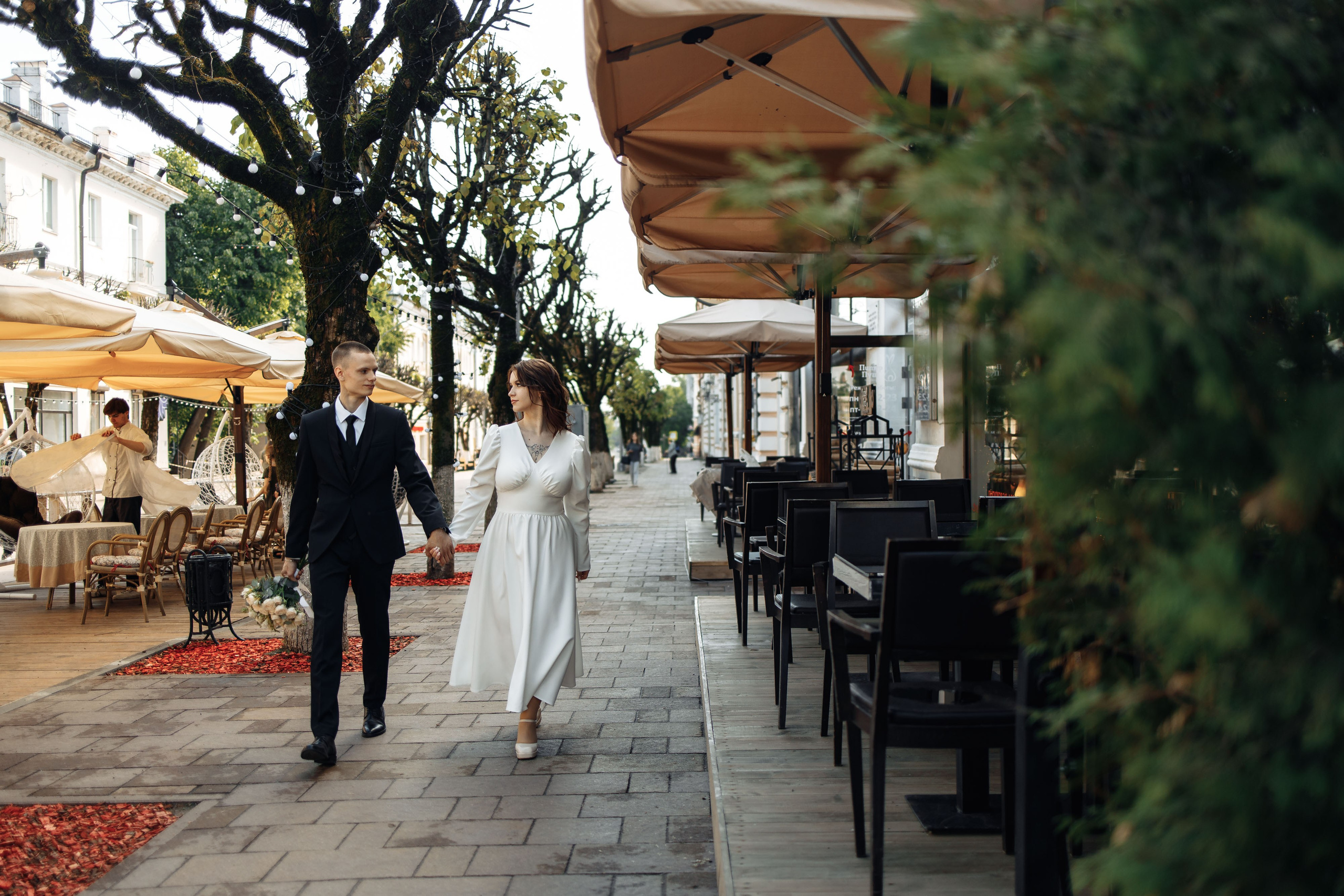 Свадебная прогулка в Смоленске. Свадебный фотограф Вашкевич Денис