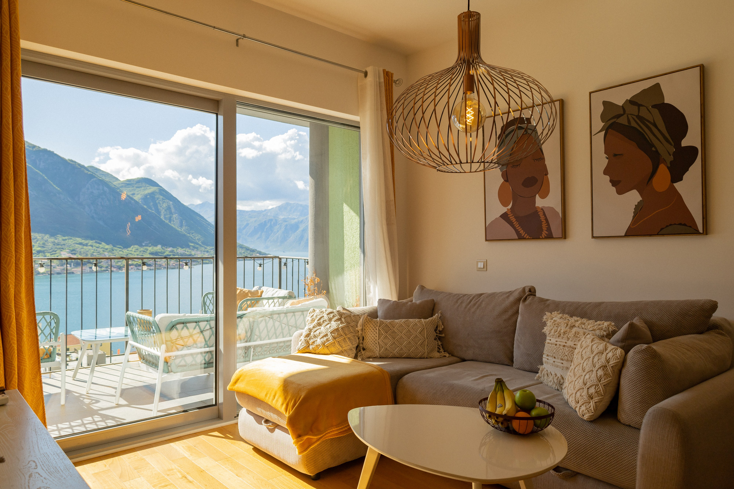 Private apartment for airbnb rent. Fotograf u Crnoj Gori-porodično fotografisanje sa djecom, lovestory, nekretnine