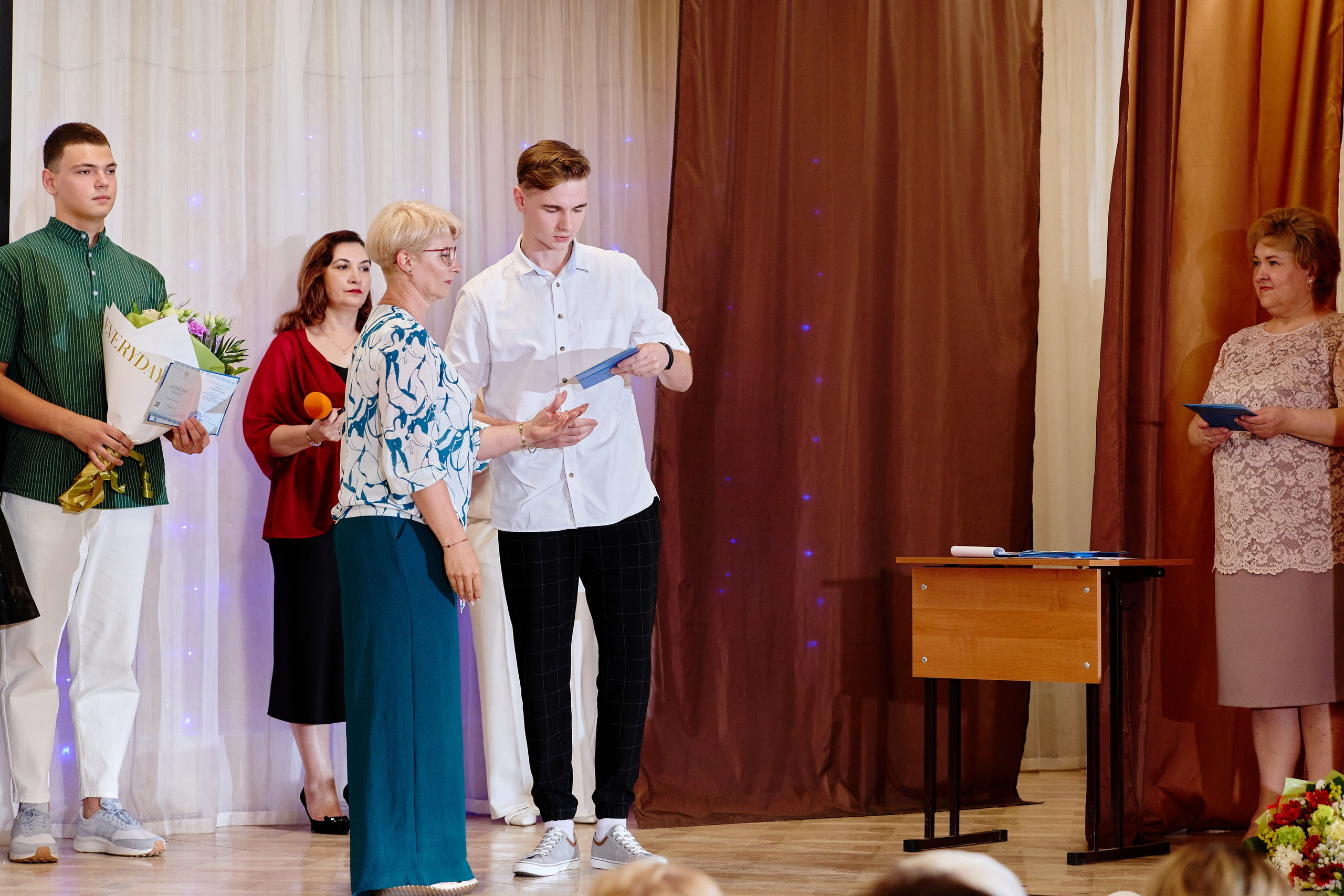 Выпускной 35 Сош. Фотограф Выпускные альбомы Таганрог Сергей Коробченко