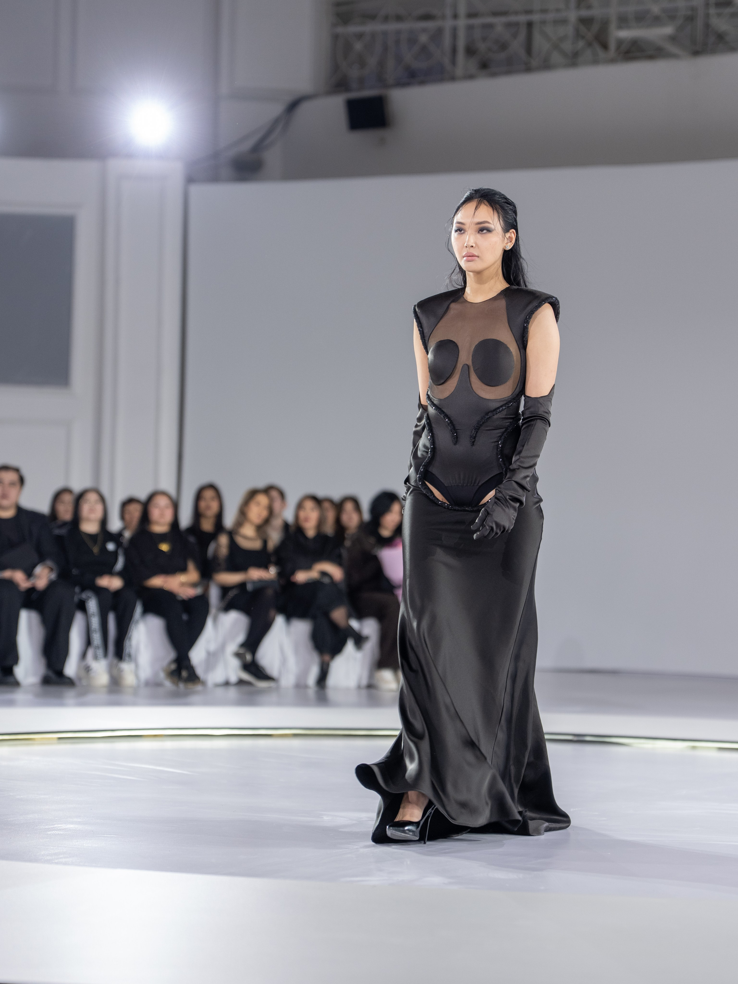 Дизайн DVALI. Сайт Алматинского НЮ АРТ, будуар и фэшн фотографа Дениса Карпенко