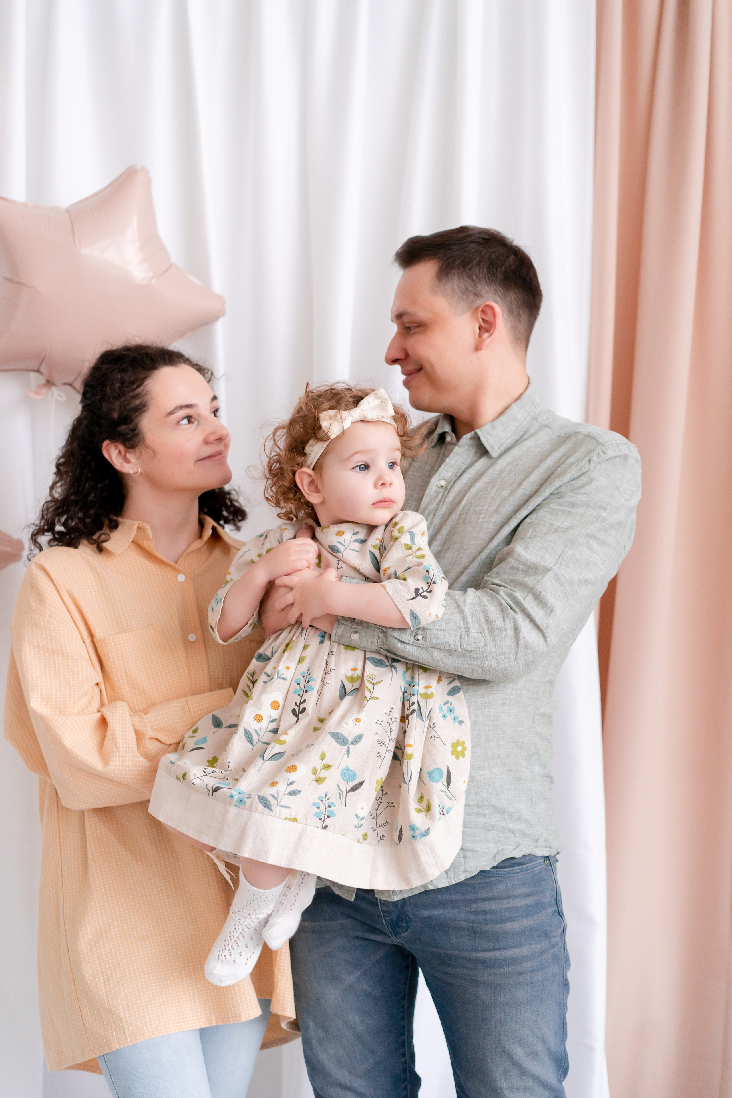 С Днём Рождения ребенка, портрет. Детская, семейная фотостудия в Санкт-Петербурге