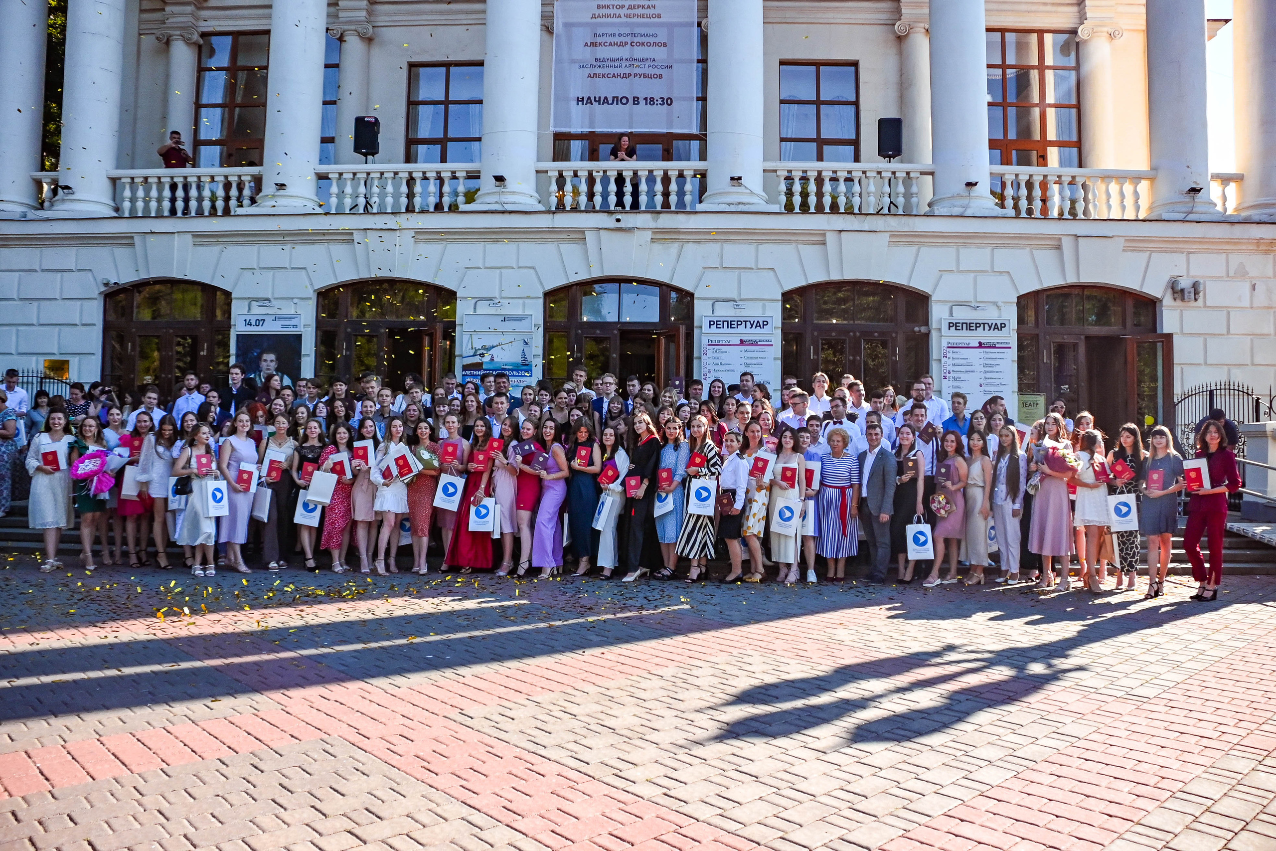 Выпускной и вручение дипломов. Фотограф и Видеограф в Севастополе и Крыму Рина Ри