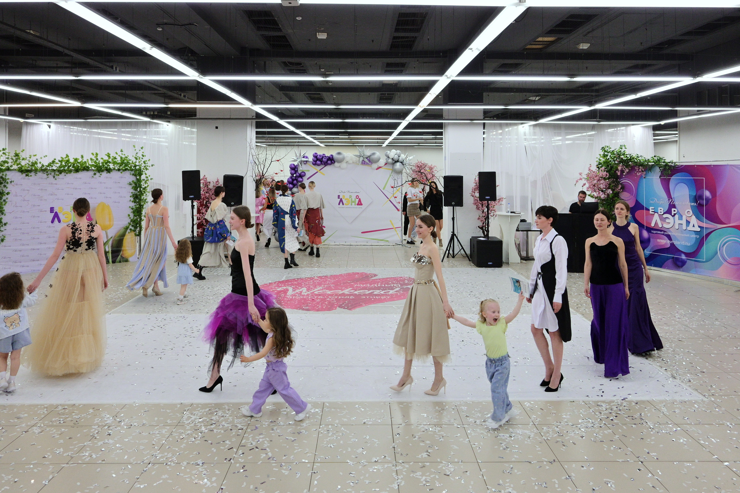 Показ Артплей в Евролэнд 09.06.2023. Фотограф в Иваново: Каталожная съемка одежды и постельного белья, Wildberries