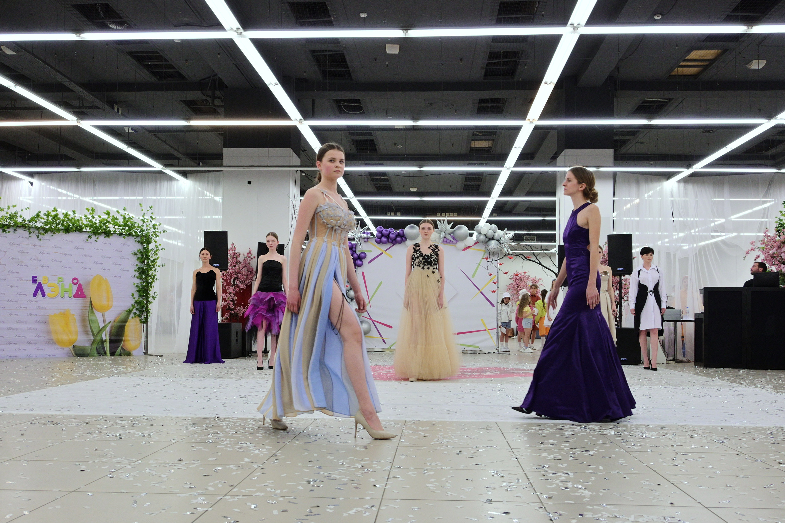 Показ Артплей в Евролэнд 09.06.2023. Фотограф в Иваново: Каталожная съемка одежды и постельного белья, Wildberries