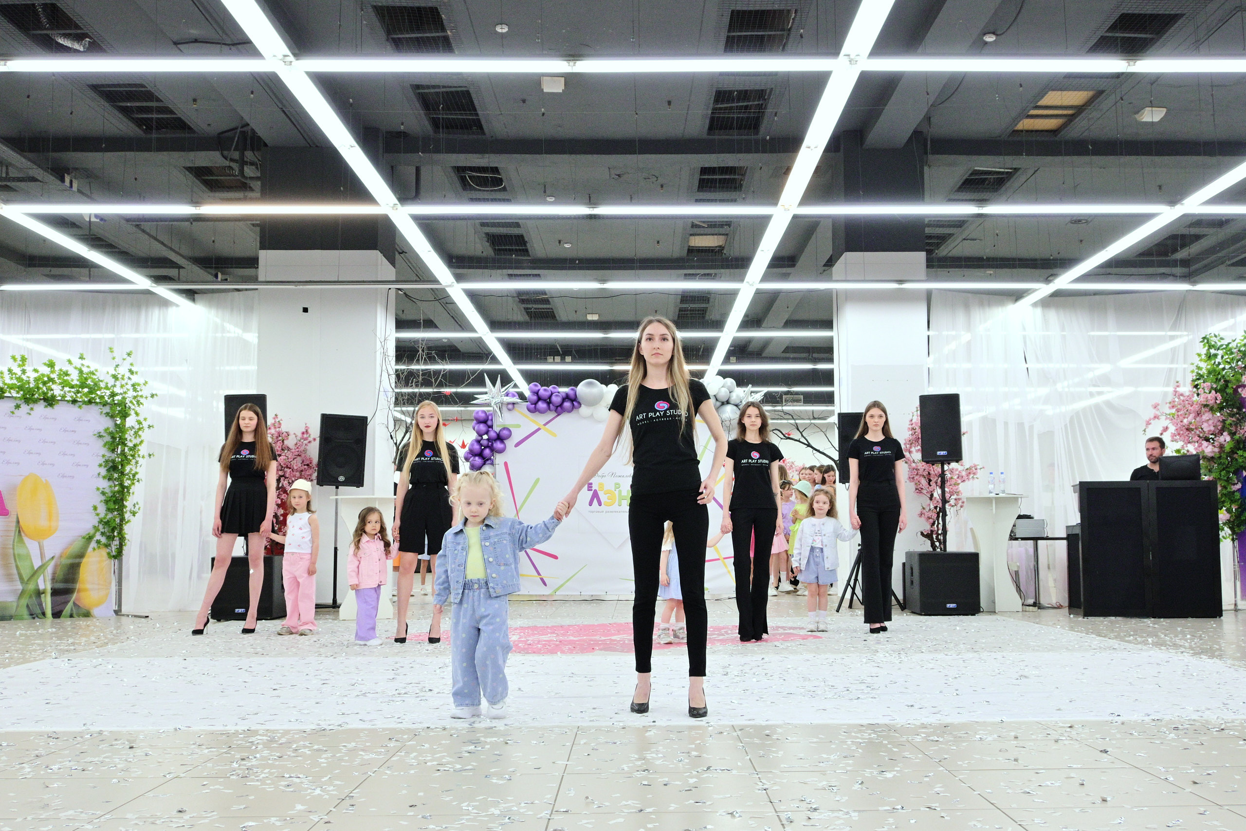 Показ Артплей в Евролэнд 09.06.2023. Фотограф в Иваново: Каталожная съемка одежды и постельного белья, Wildberries