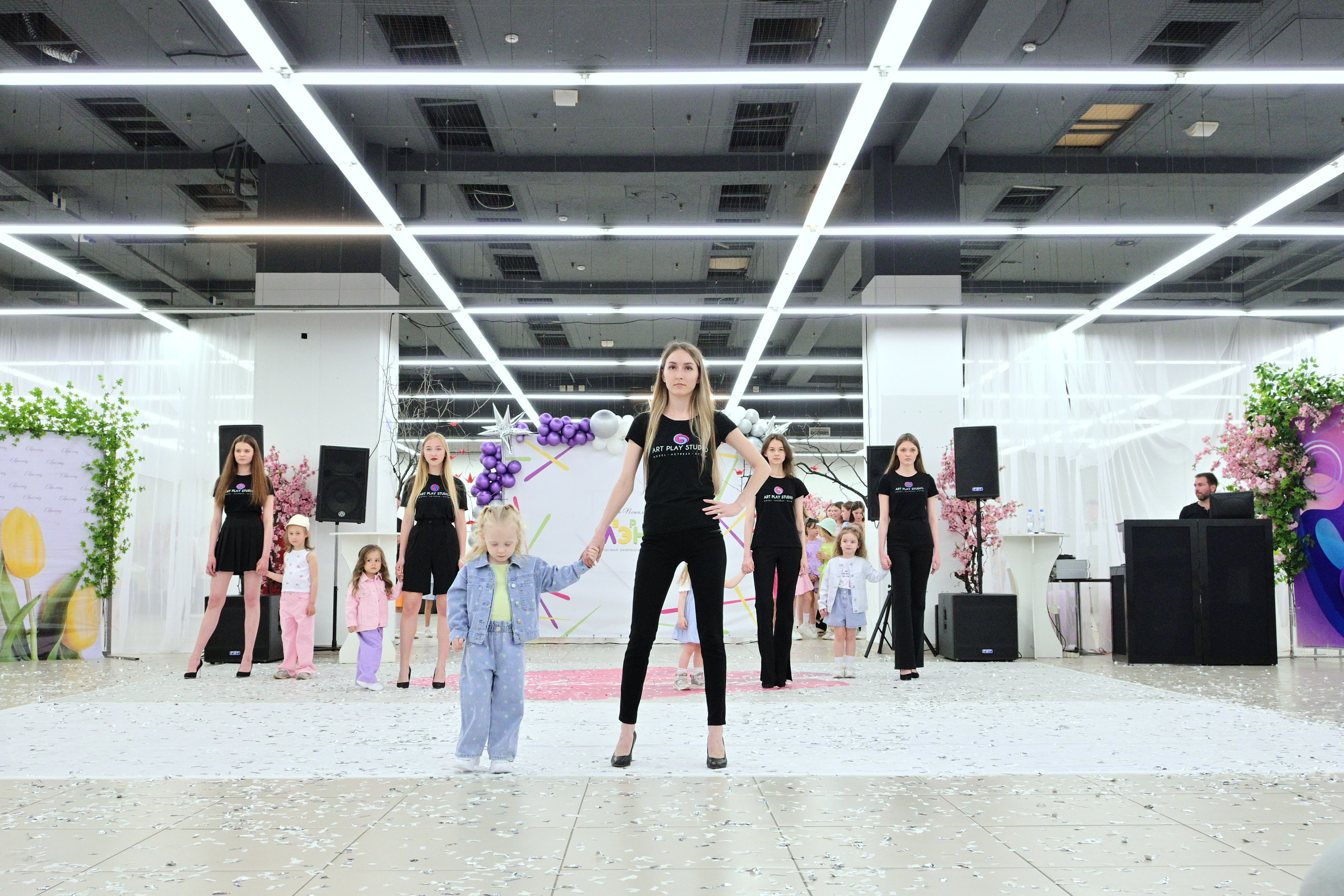 Показ Артплей в Евролэнд 09.06.2023. Фотограф в Иваново: Каталожная съемка одежды и постельного белья, Wildberries