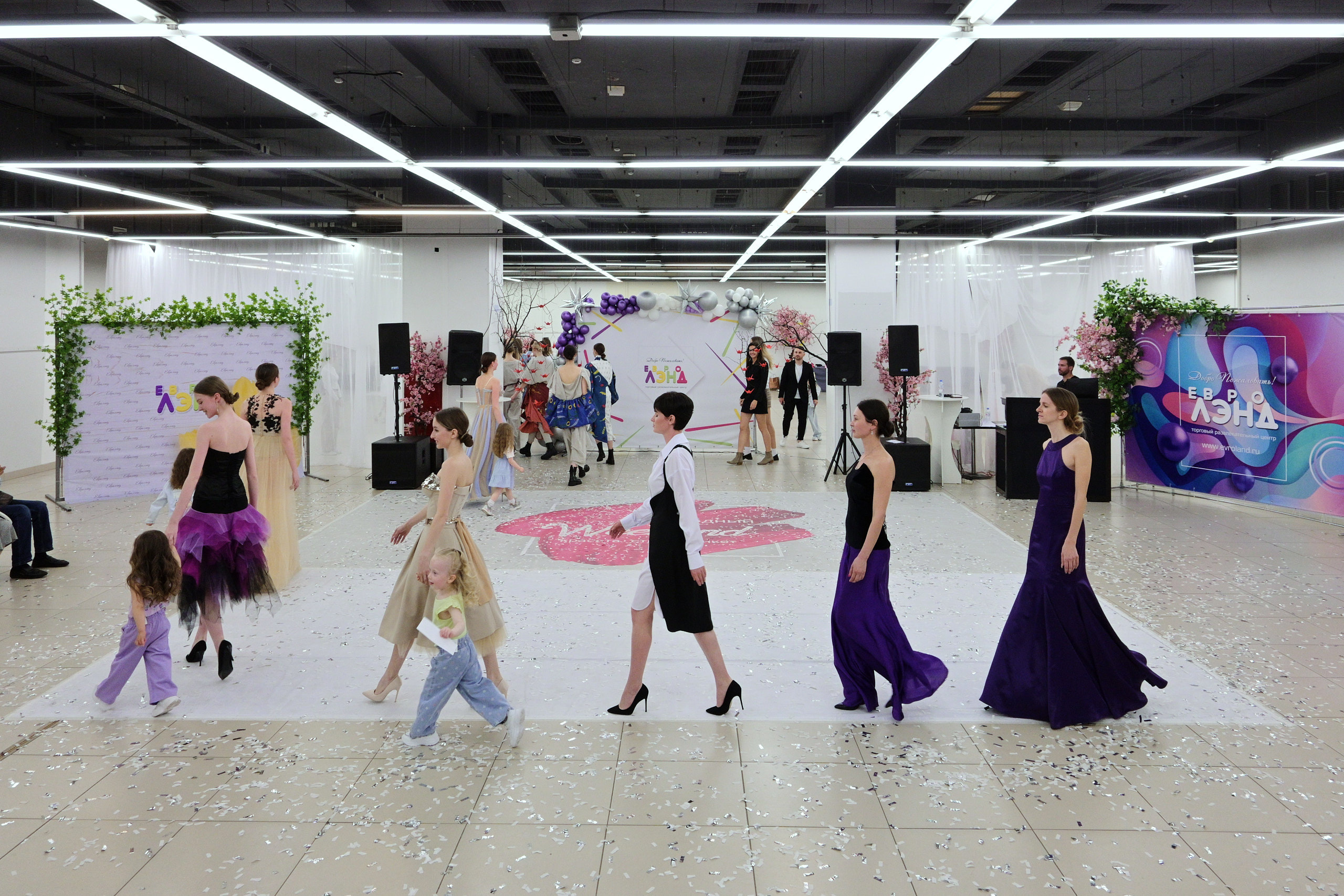 Показ Артплей в Евролэнд 09.06.2023. Фотограф в Иваново: Каталожная съемка одежды и постельного белья, Wildberries