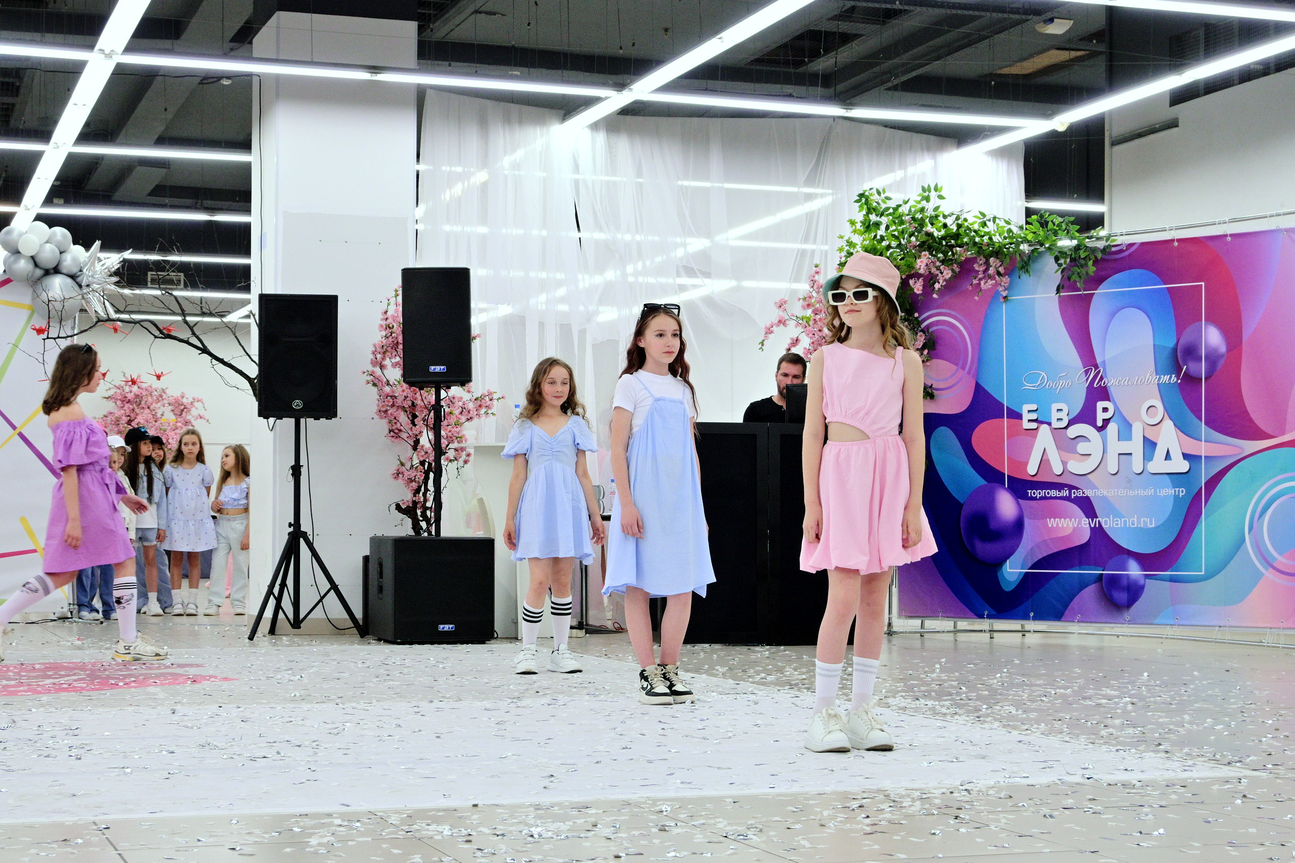 Показ Артплей в Евролэнд 09.06.2023. Фотограф в Иваново: Каталожная съемка одежды и постельного белья, Wildberries