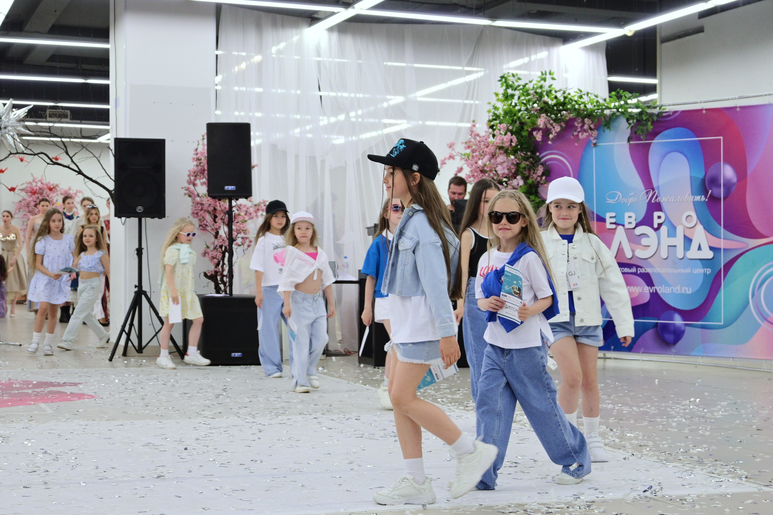 Показ Артплей в Евролэнд 09.06.2023. Фотограф в Иваново: Каталожная съемка одежды и постельного белья, Wildberries