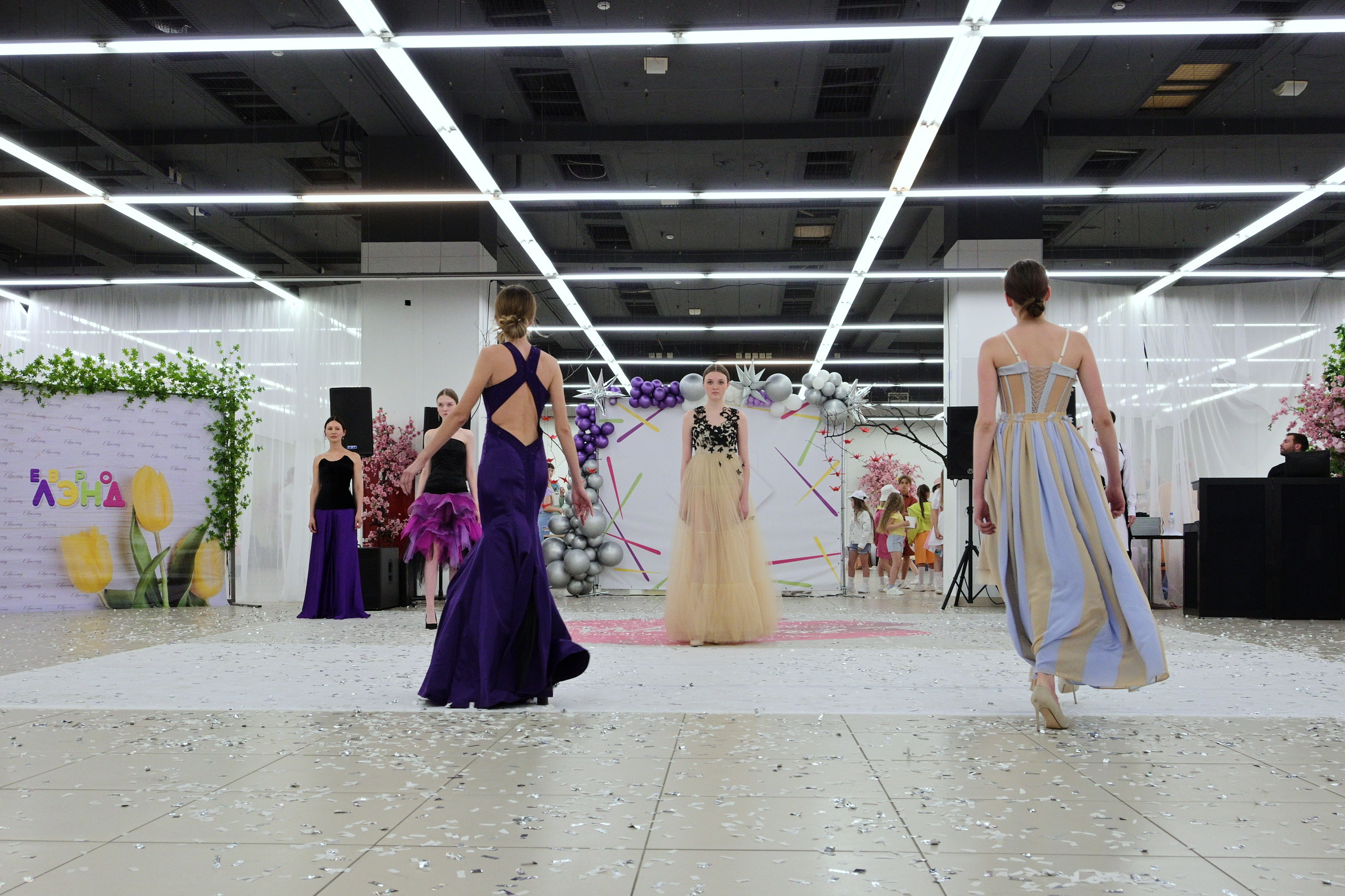 Показ Артплей в Евролэнд 09.06.2023. Фотограф в Иваново: Каталожная съемка одежды и постельного белья, Wildberries