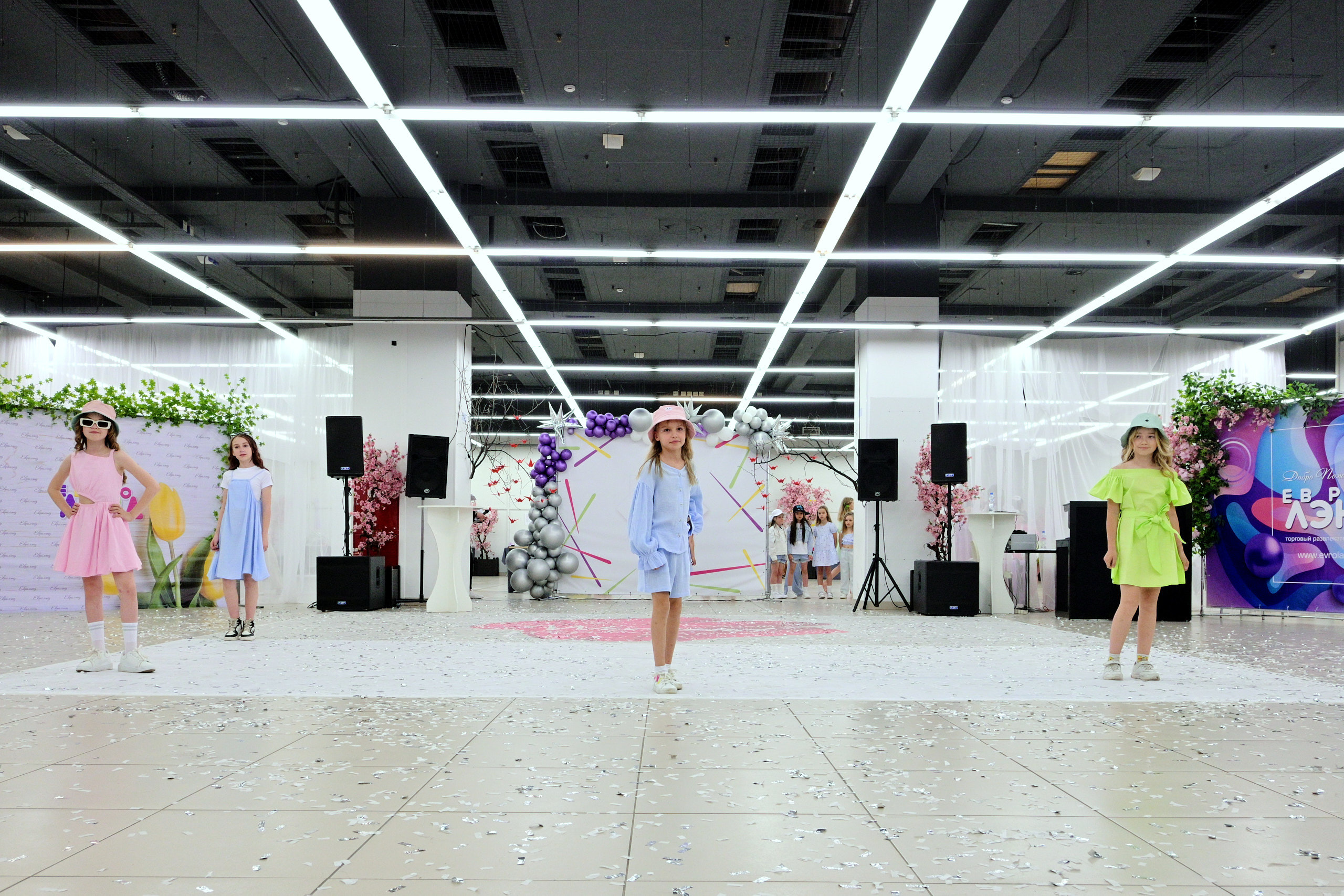 Показ Артплей в Евролэнд 09.06.2023. Фотограф в Иваново: Каталожная съемка одежды и постельного белья, Wildberries