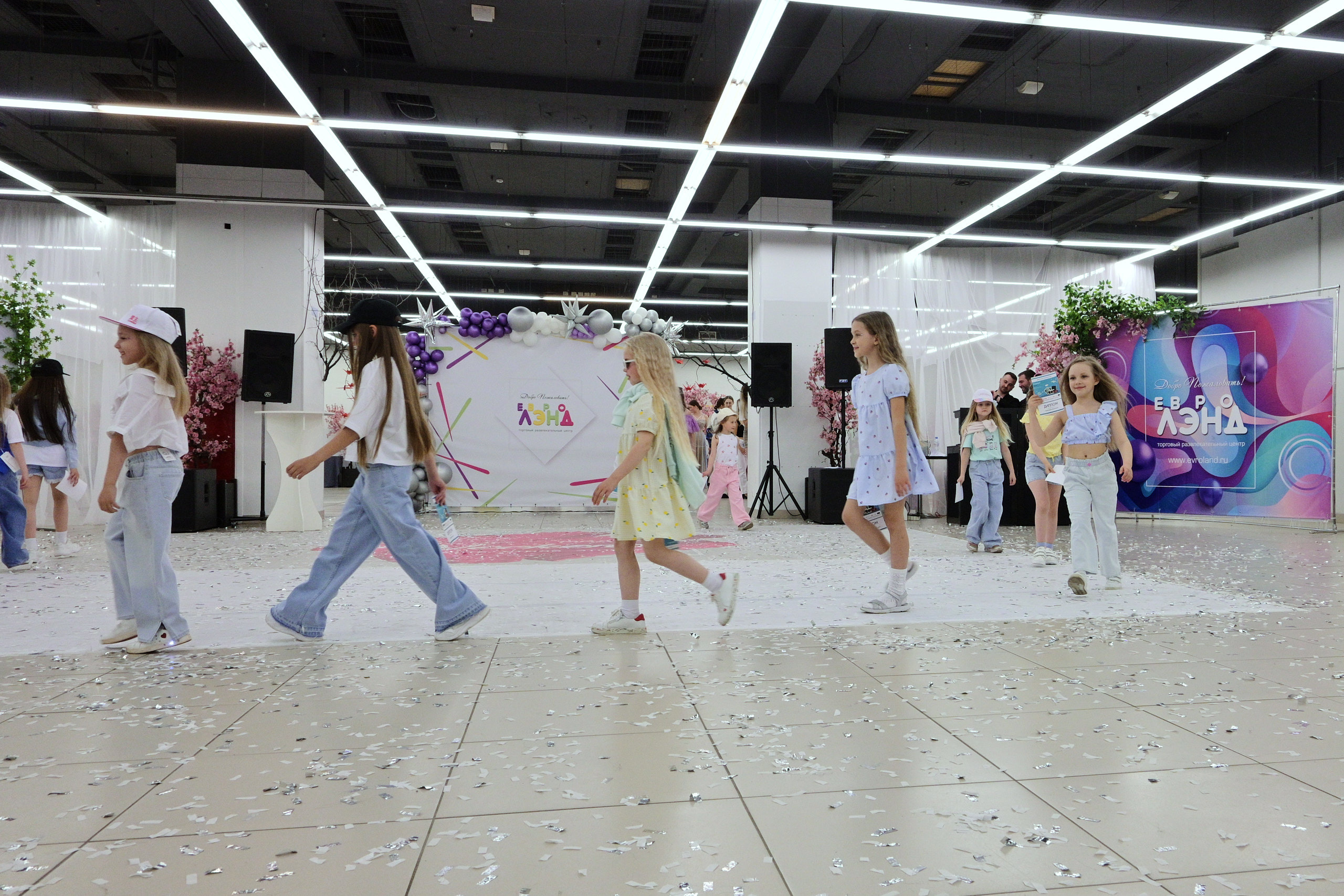 Показ Артплей в Евролэнд 09.06.2023. Фотограф в Иваново: Каталожная съемка одежды и постельного белья, Wildberries