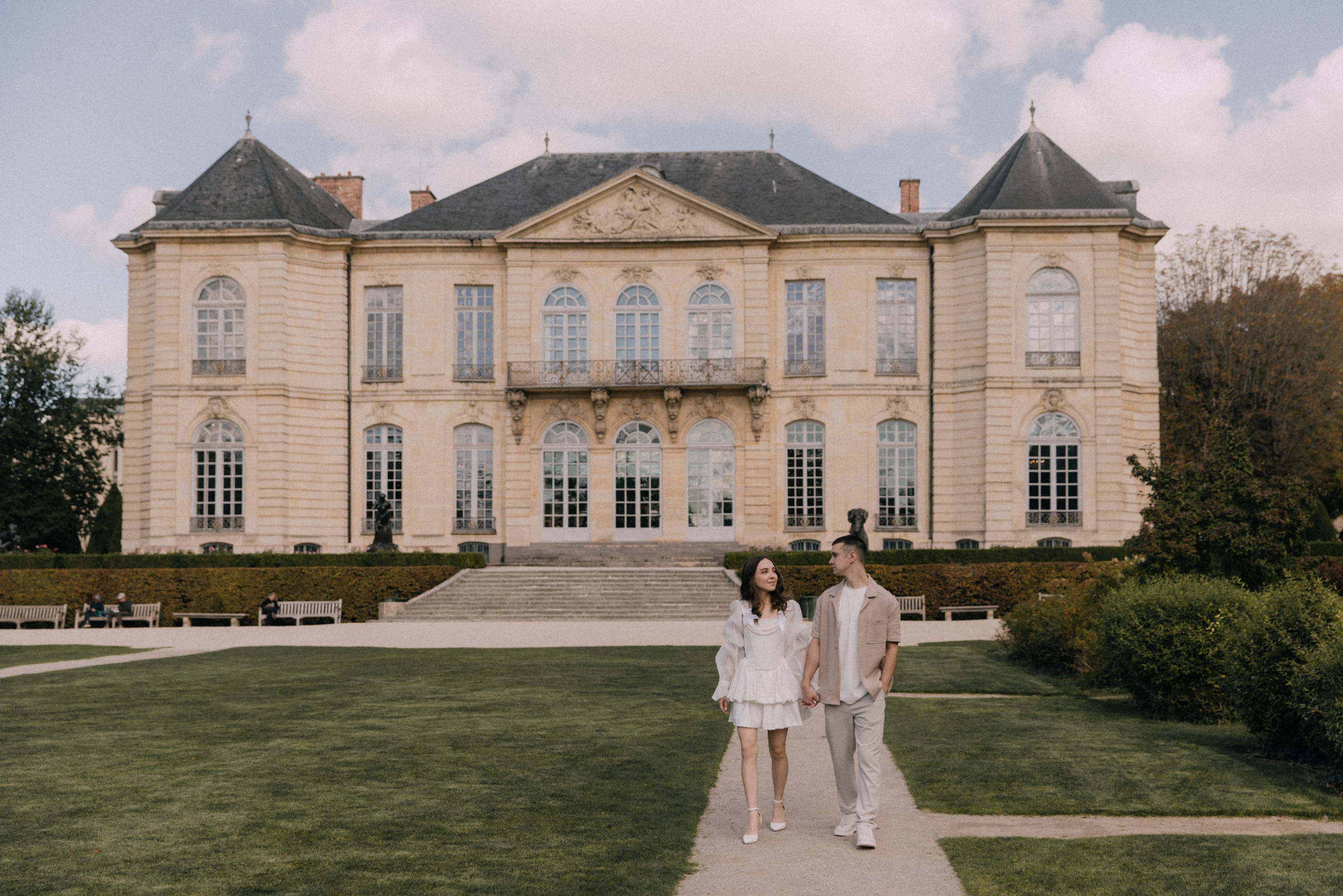 Love is a masterpiece. Photographer in Paris