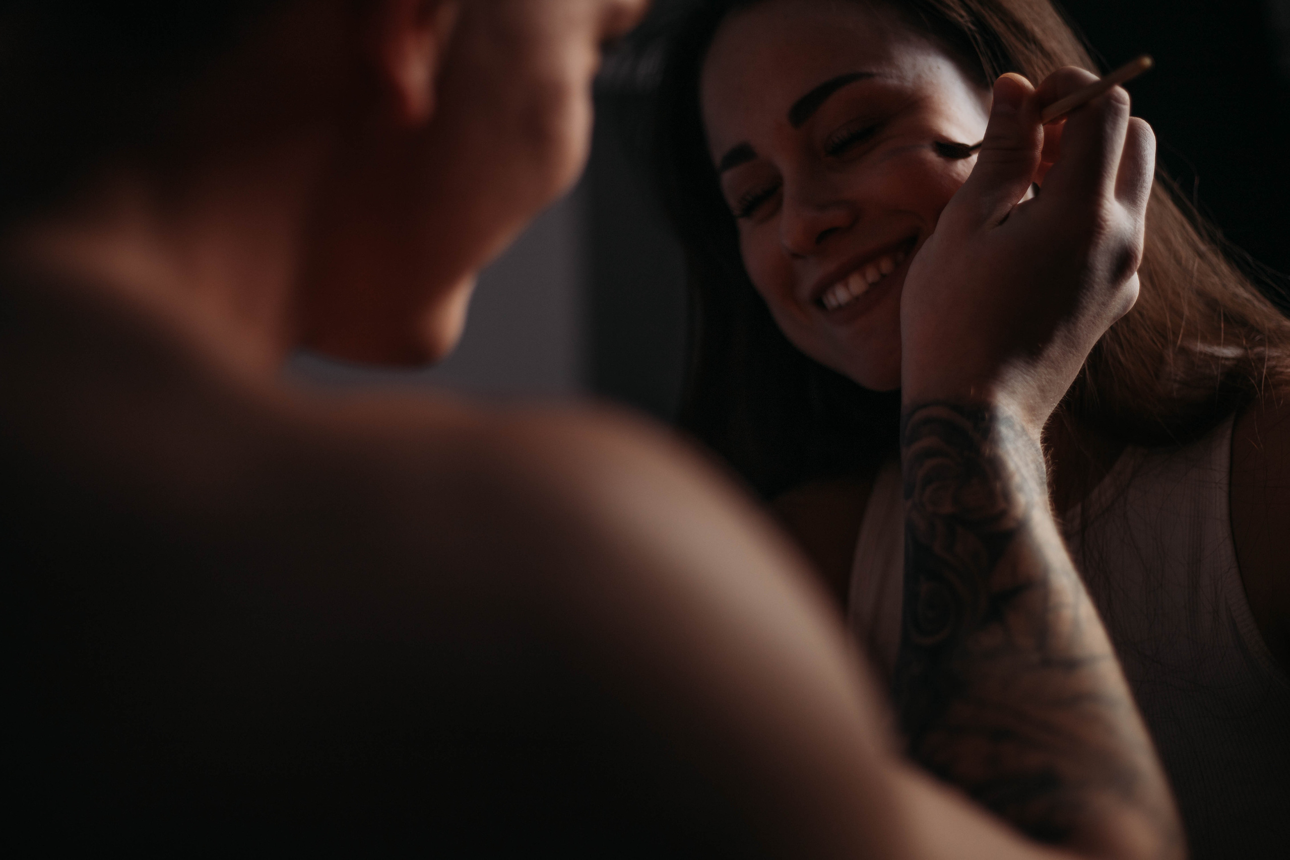 Чувственная домашняя фотосессия Владимира и Екатерины. Венера Гайн. Репортажный фотограф  Тюмень. Обучение фотографии с 0