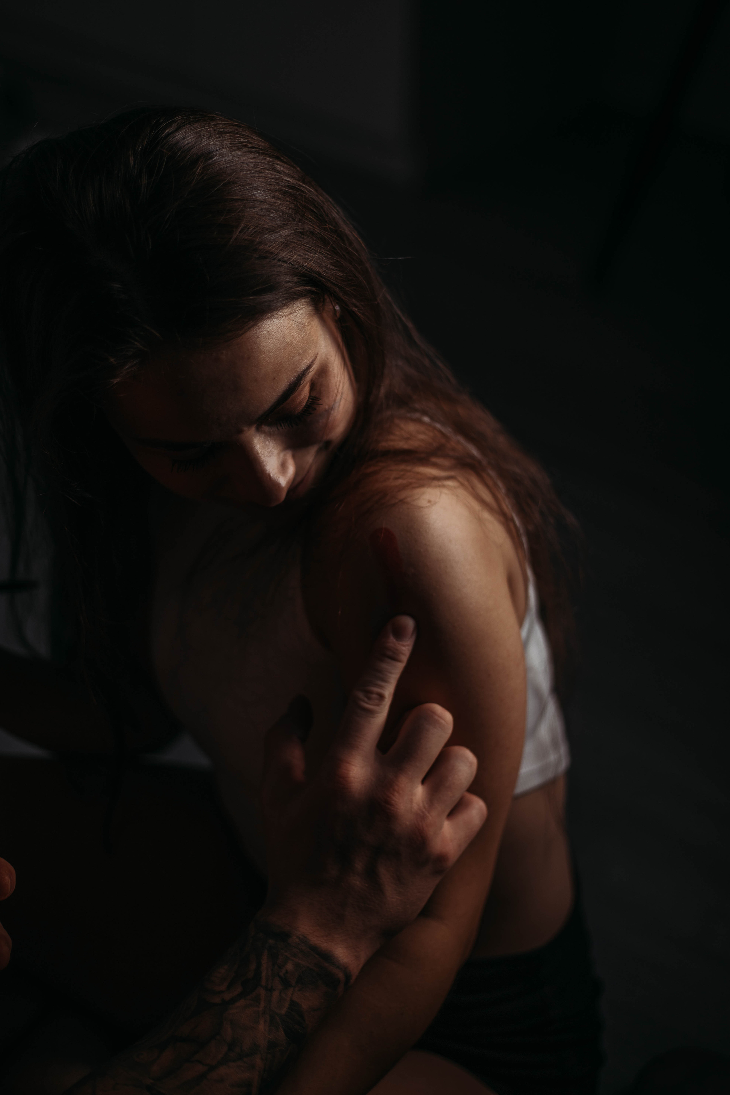 Чувственная домашняя фотосессия Владимира и Екатерины. Венера Гайн. Репортажный фотограф  Тюмень. Обучение фотографии с 0