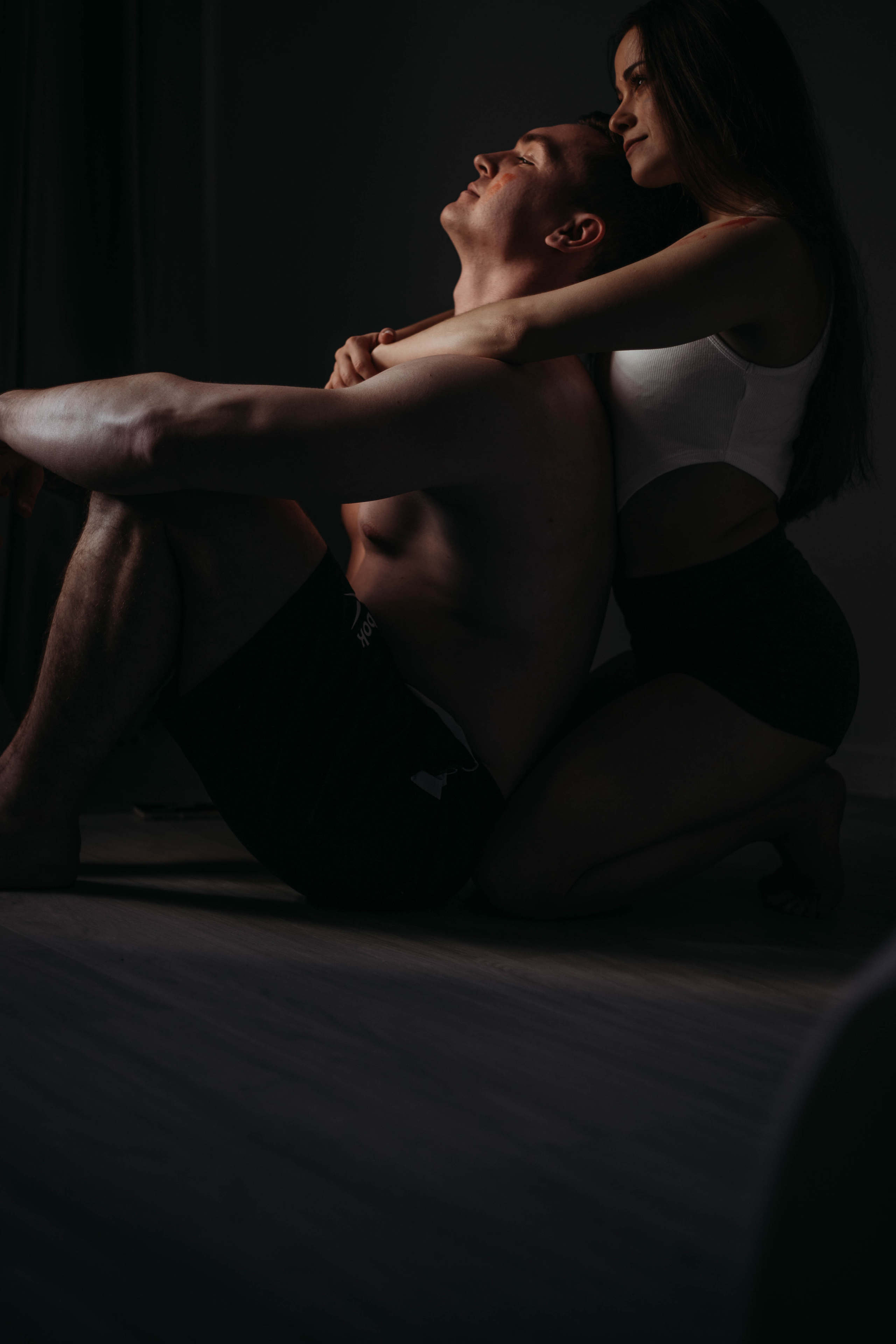 Чувственная домашняя фотосессия Владимира и Екатерины. Венера Гайн. Репортажный фотограф  Тюмень. Обучение фотографии с 0