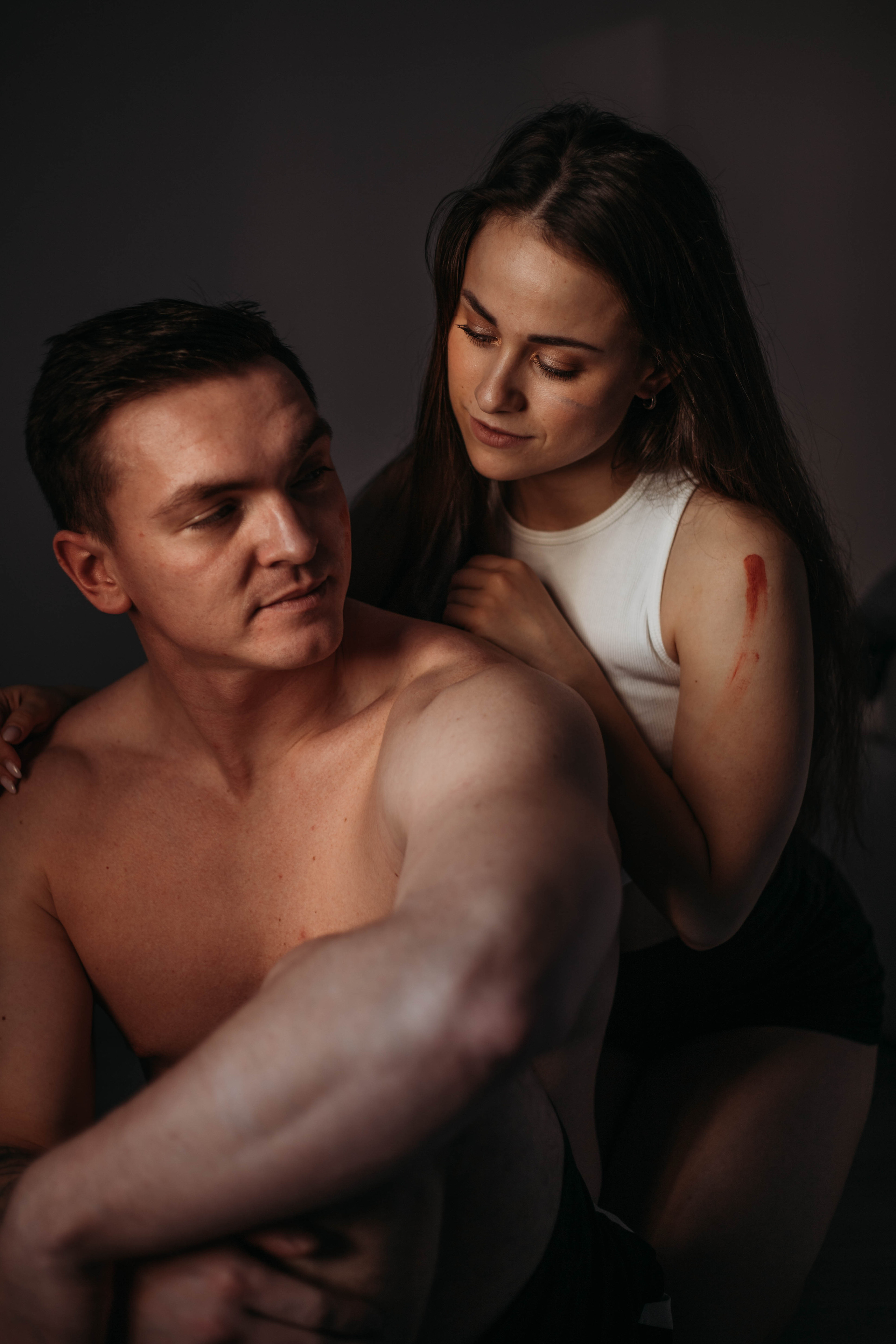 Чувственная домашняя фотосессия Владимира и Екатерины. Венера Гайн. Репортажный фотограф  Тюмень. Обучение фотографии с 0