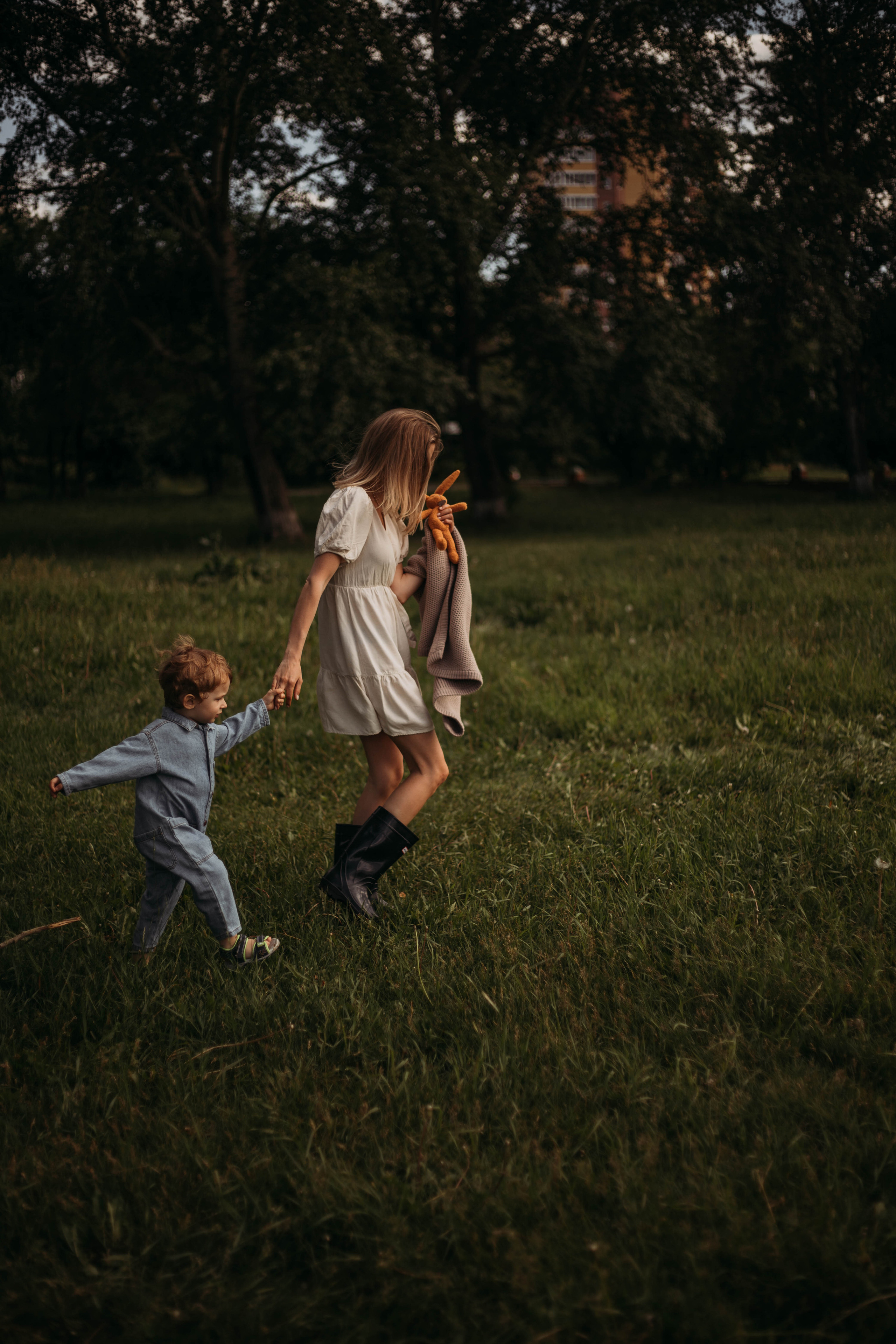 Фотосессия в парке Музы и Елисея. Венера Гайн. Репортажный фотограф  Тюмень. Обучение фотографии с 0