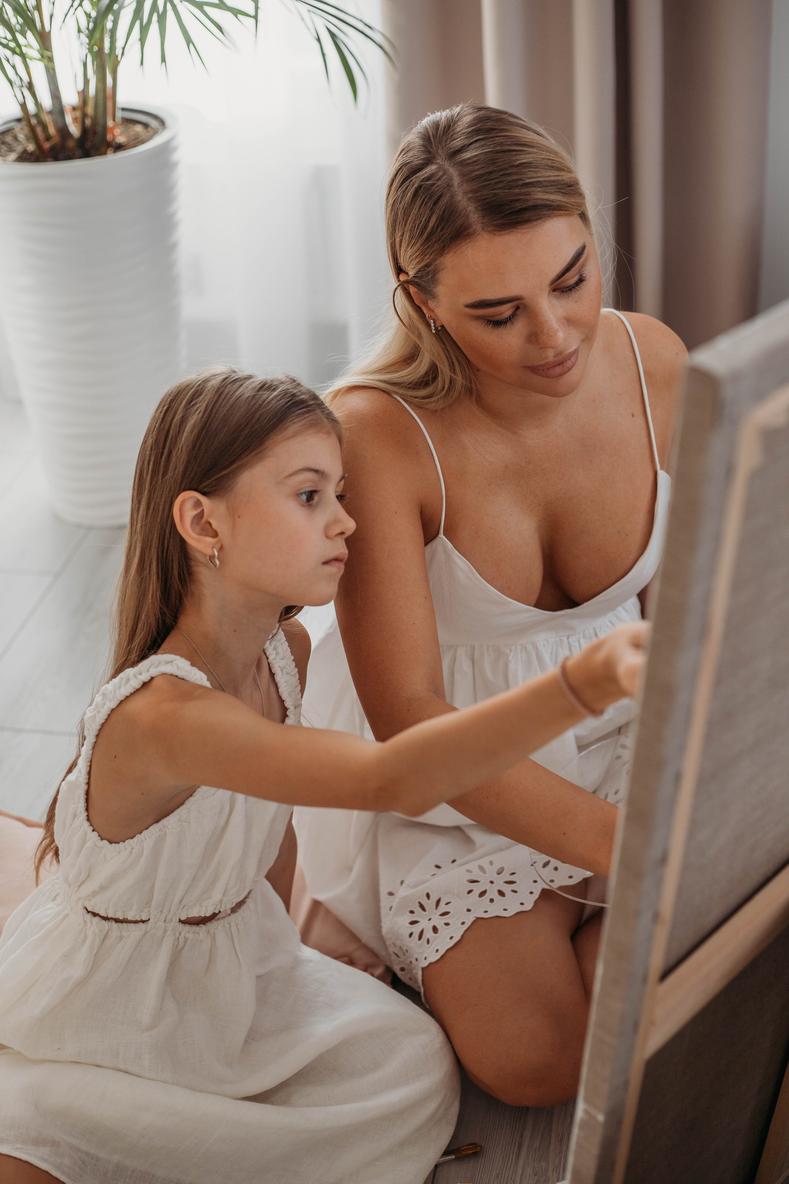 Домашняя семейная съемка Ксении. Венера Гайн. Репортажный фотограф  Тюмень. Обучение фотографии с 0