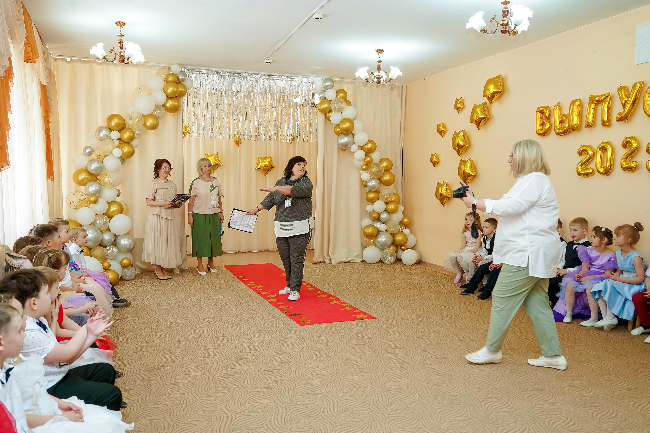 Фотосъемка видеосъёмка фотограф видеооператор новогодних утренников  в. Фотограф, видеооператор Нина Коршунова