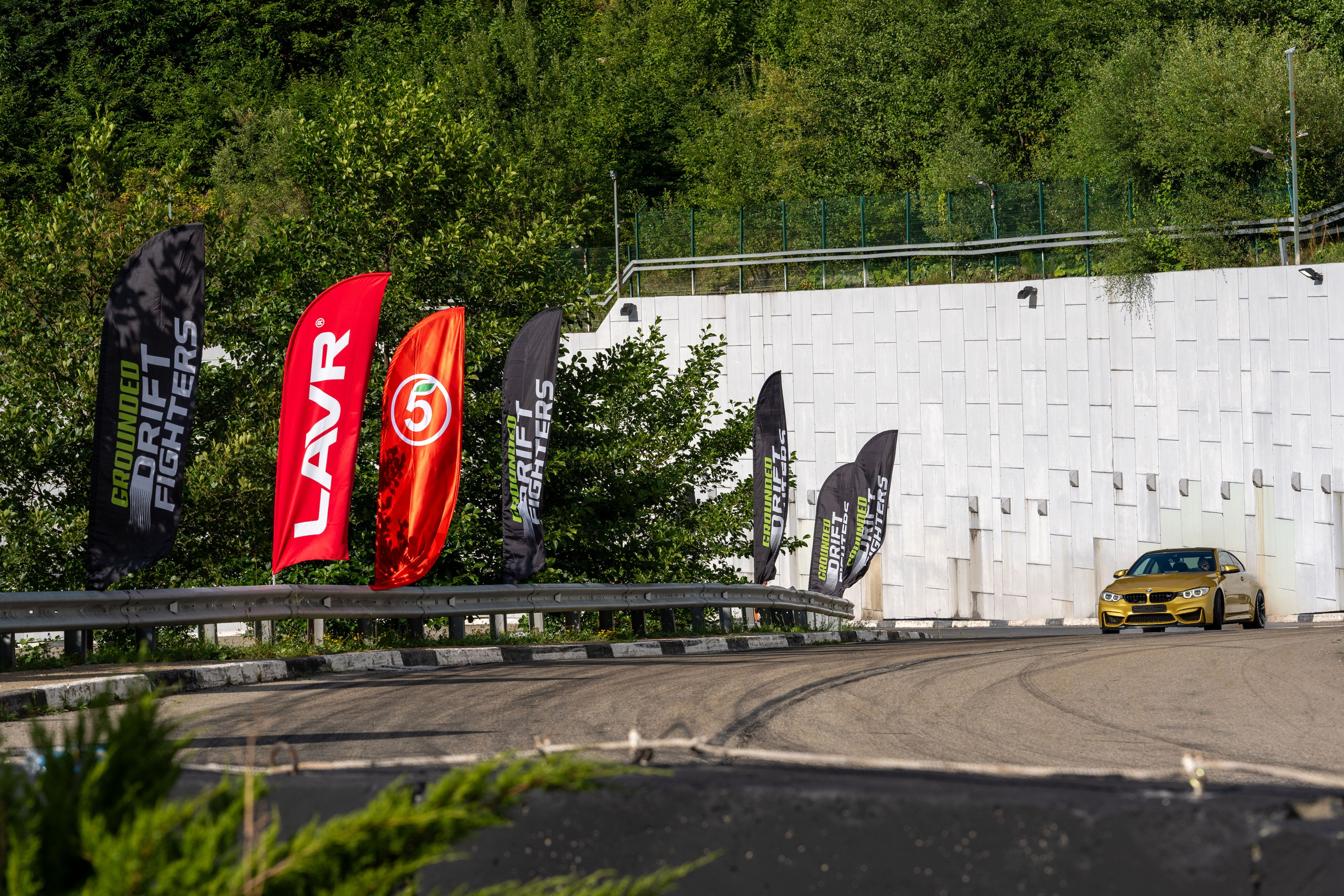 Фотоотчет партнеской интеграции для сети «Пятерочка» на фестивале «Grounded». Репортажный фотограф в Красной Поляне и Сочи Павлюченко Екатерина