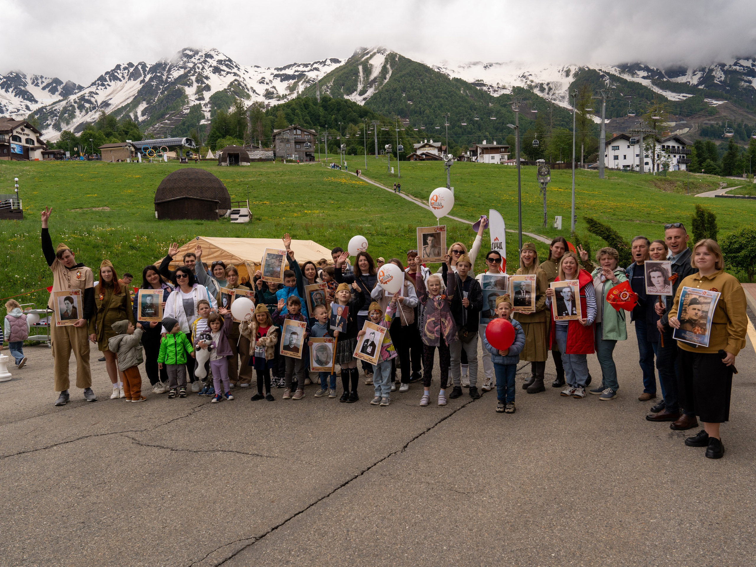 Шествие бессмертного полка 9 мая 2024 Rosa Springs. Репортажный фотограф в Красной Поляне и Сочи Павлюченко Екатерина