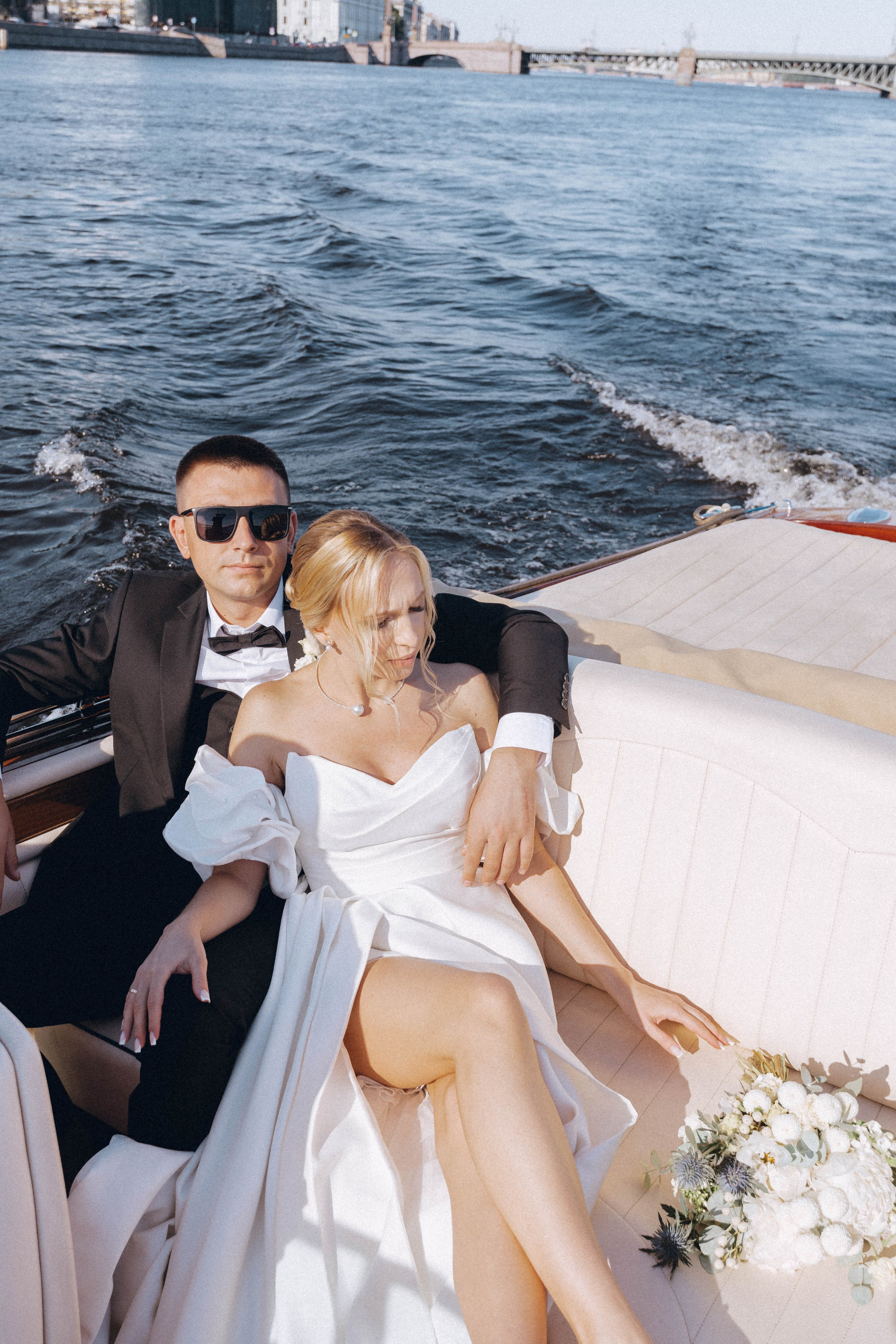 СВАДЕНБНАЯ СЬЕМКА НА КАТЕРЕ ПО КАНАЛАМ САНКТ-ПЕТЕРБУРГА И В АКВАТОРИИ НЕВЫ. Профессиональный фотограф, Санкт-Петербург — Виктория Богомолова