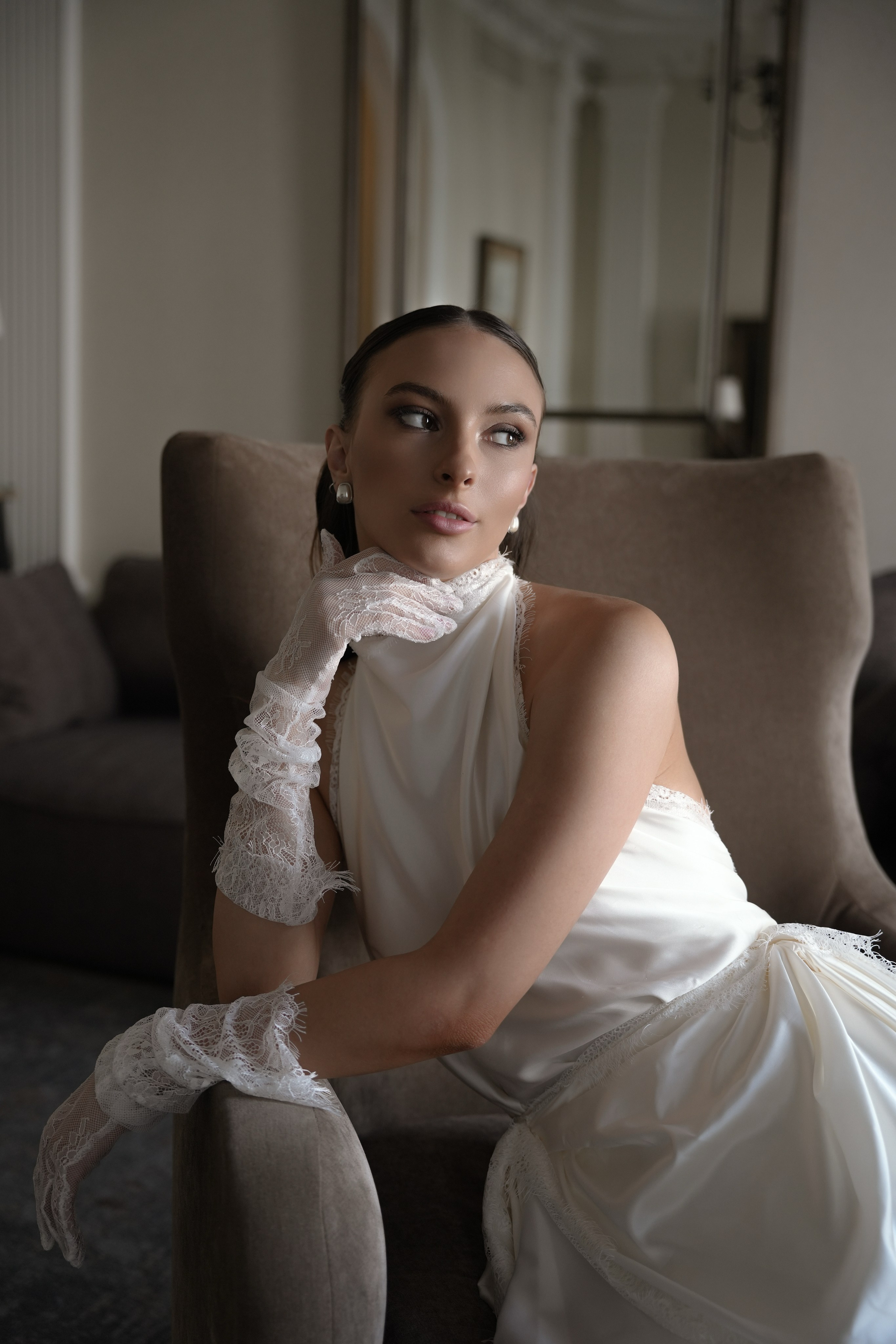 Свадебная фотосессия утра невесты и жениха в отеле Амбассадори