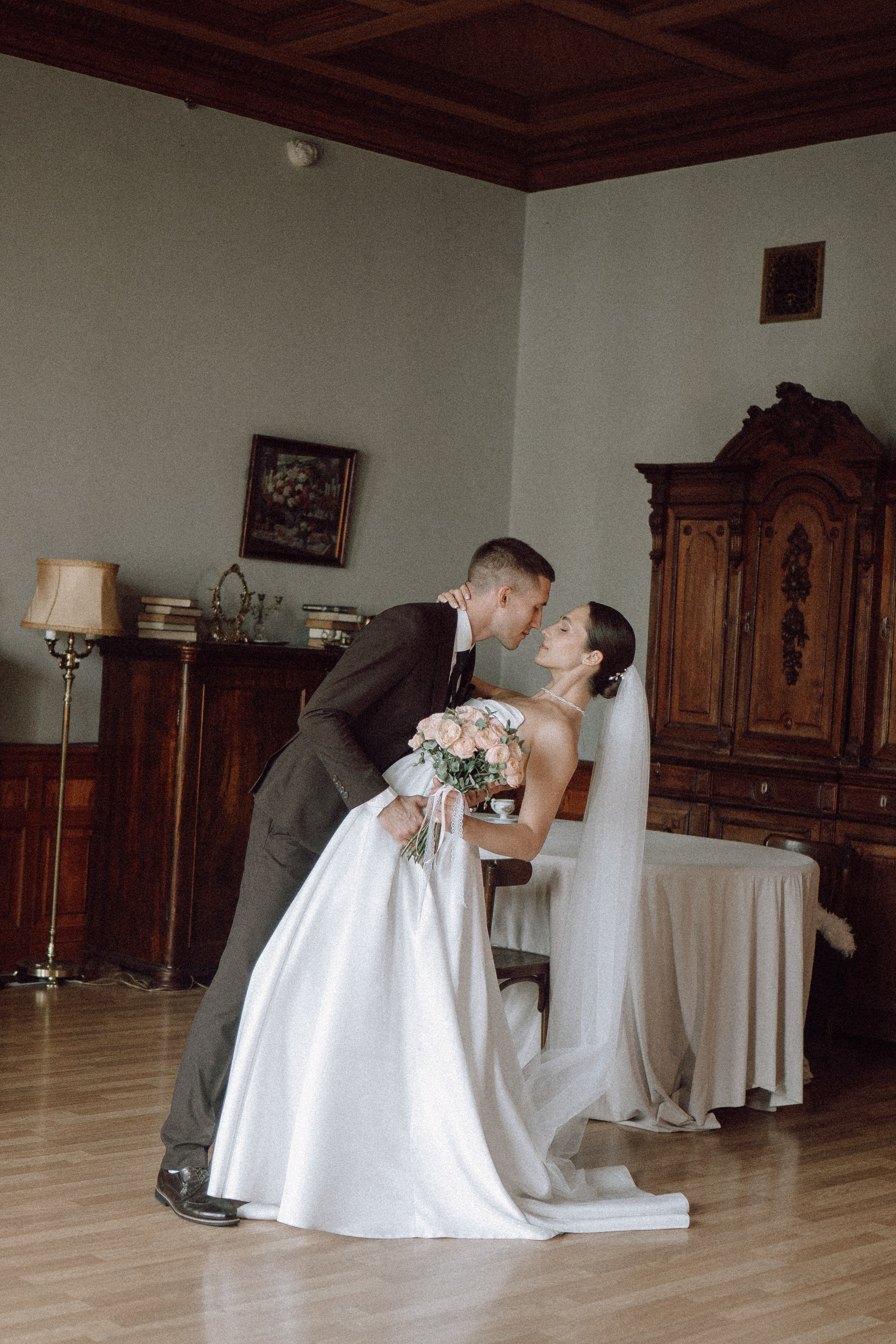 СВАДЕБНАЯ ПРОГУЛКА В САНТК-ПЕТЕРБУРГЕ (ИСАКИЕВСКИЙ СОБОР, ЗИМНЯЯ КАНАВКА, ЭРМИТАЖ И БОЛЬШАЯ МОРСКАЯ УЛИЦА). Профессиональный фотограф, Санкт-Петербург — Виктория Богомолова