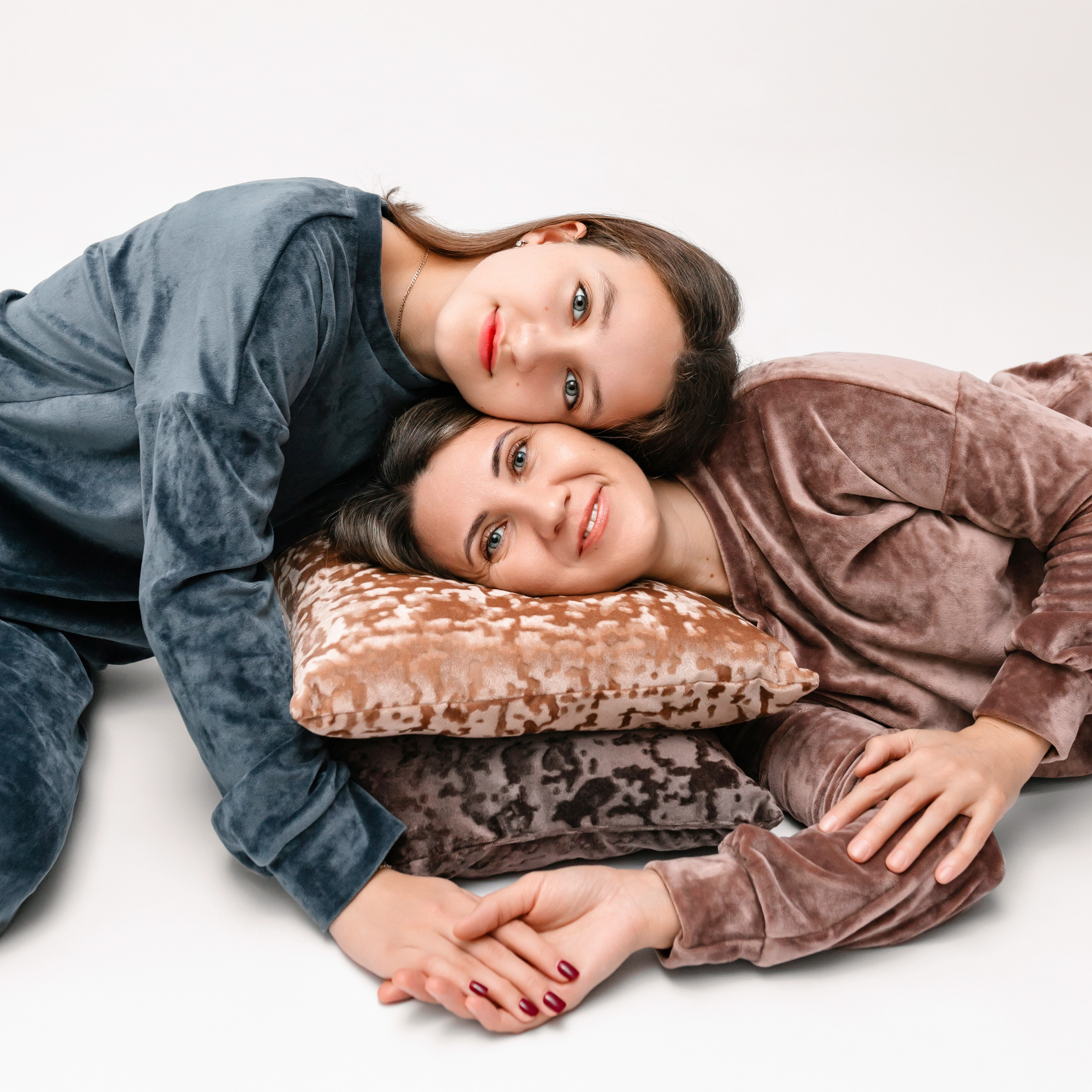 Ольга и Даша. Моя студия. Ноябрь 2024. Фотограф Пермь. Свадьбы. Семья и дети, школа, д. сад. Фотокниги