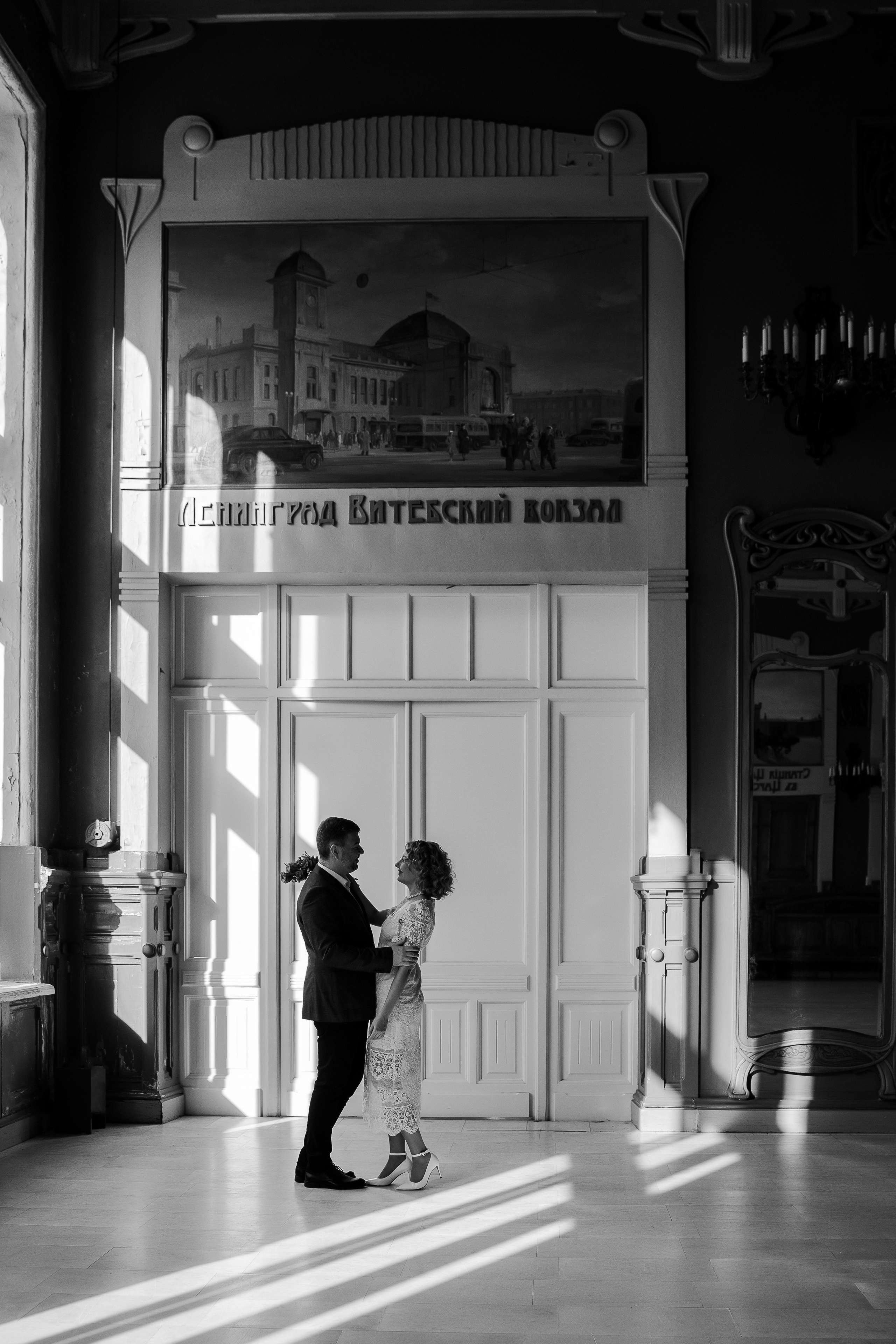 Свадебная фотосессия на Витебском вокзале. Свадебный и семейный фотограф в Пушкине и Санкт-Петербурге Мария Филиппова