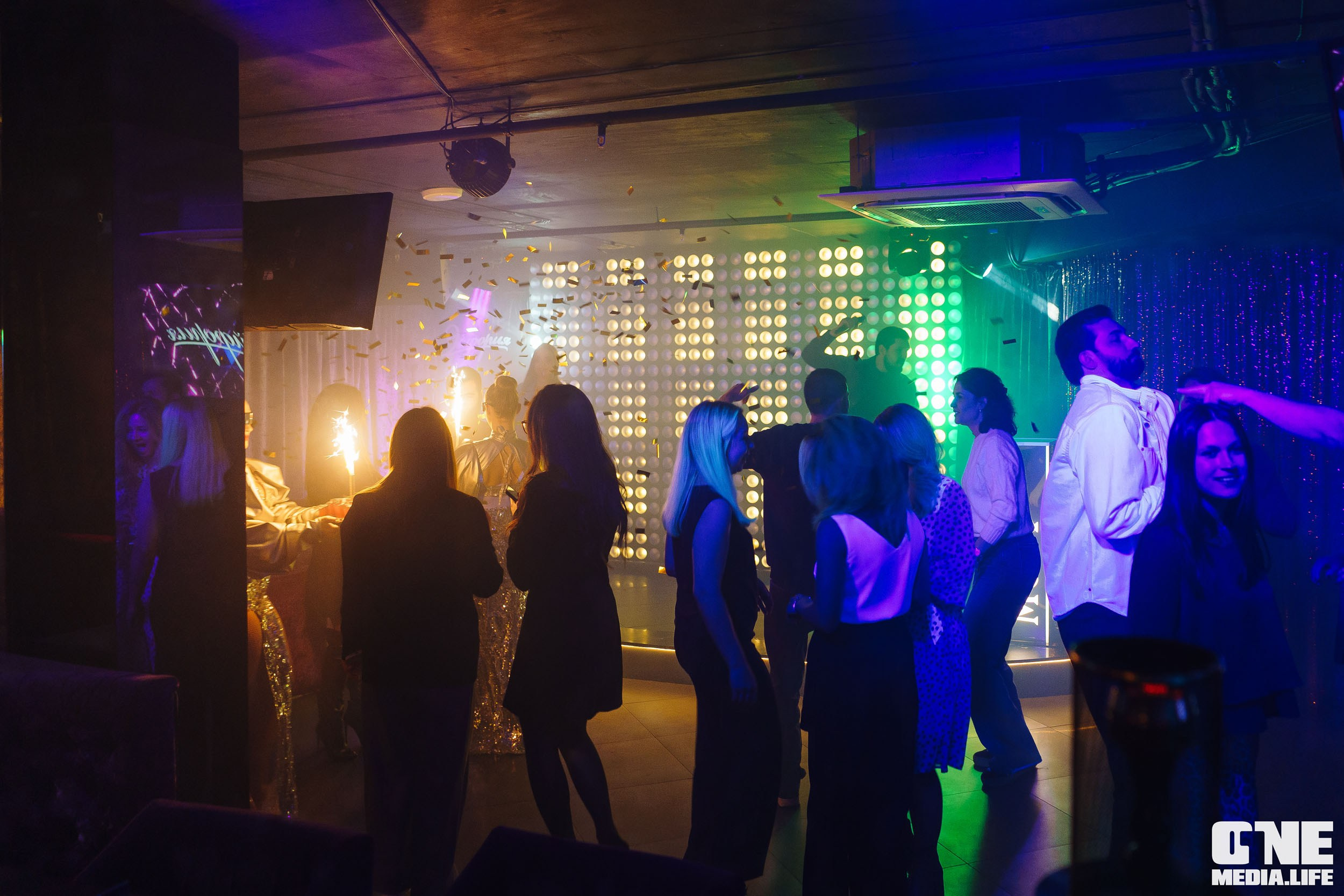 Фоторепортаж из караоке-клуба Эйфория. One Media Life: фоторепортажи, фотоотчеты с мероприятий и заведений