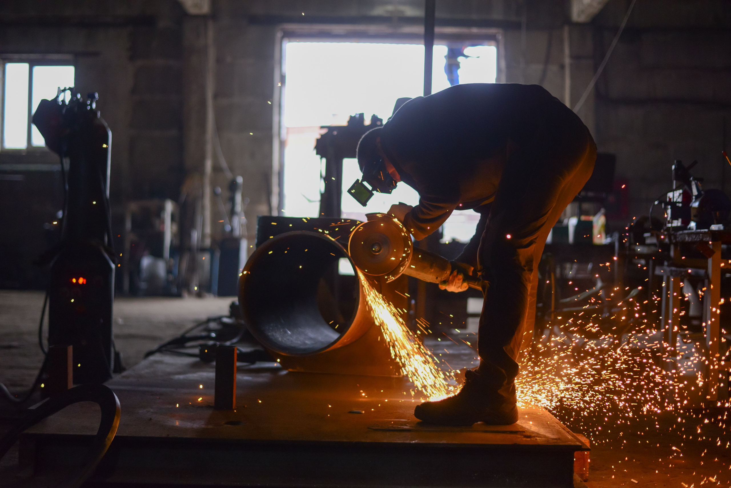 Тех обслуживание нерудных карьеров, строительство ангаров, промышленное строительство, токарные работы, ремонт установок, сеялок, грохотов,. Rystemys Picture