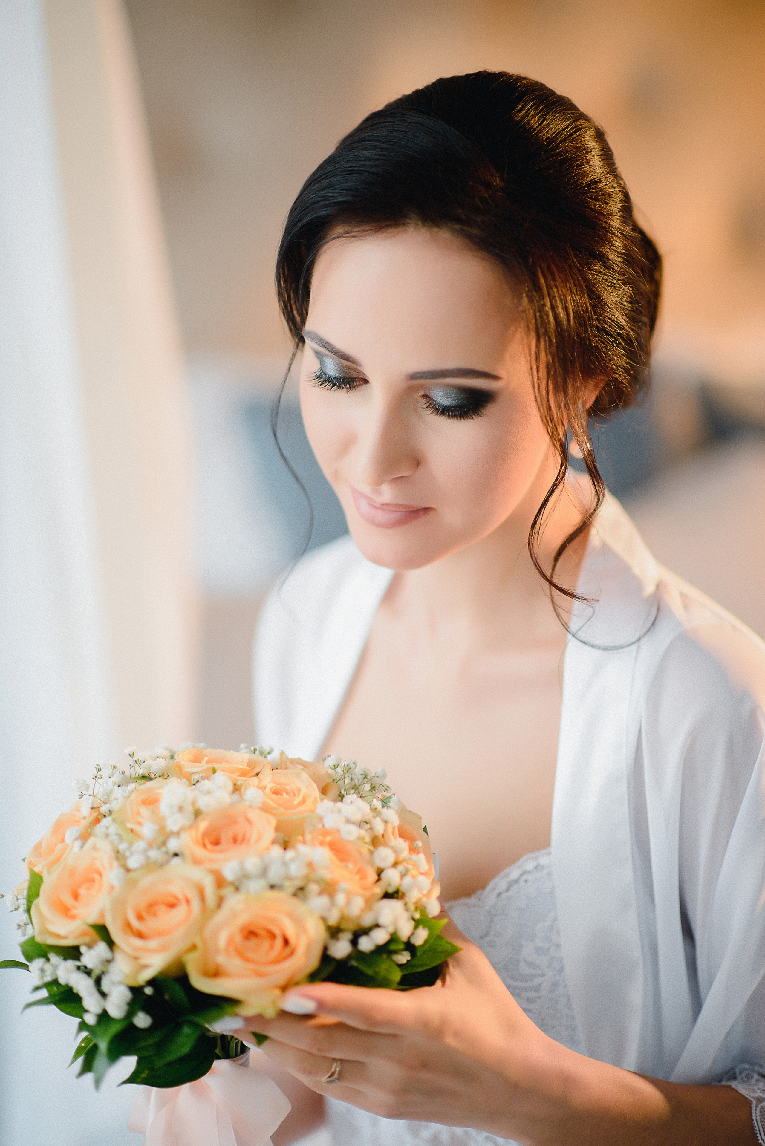 Яркий свадебный макияж смоки айз.