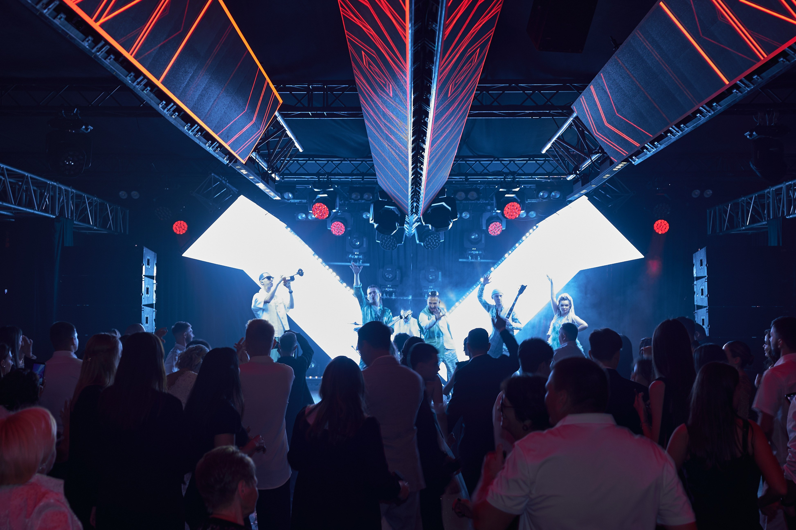 Свадьба с искусственным интеллектом в Усадьбе фамилии от ТВИНС СТУДИО лучших фотографов Краснодара. ТВИНС СТУДИО — лучшие свадебные фотографы и видеографы в Краснодаре