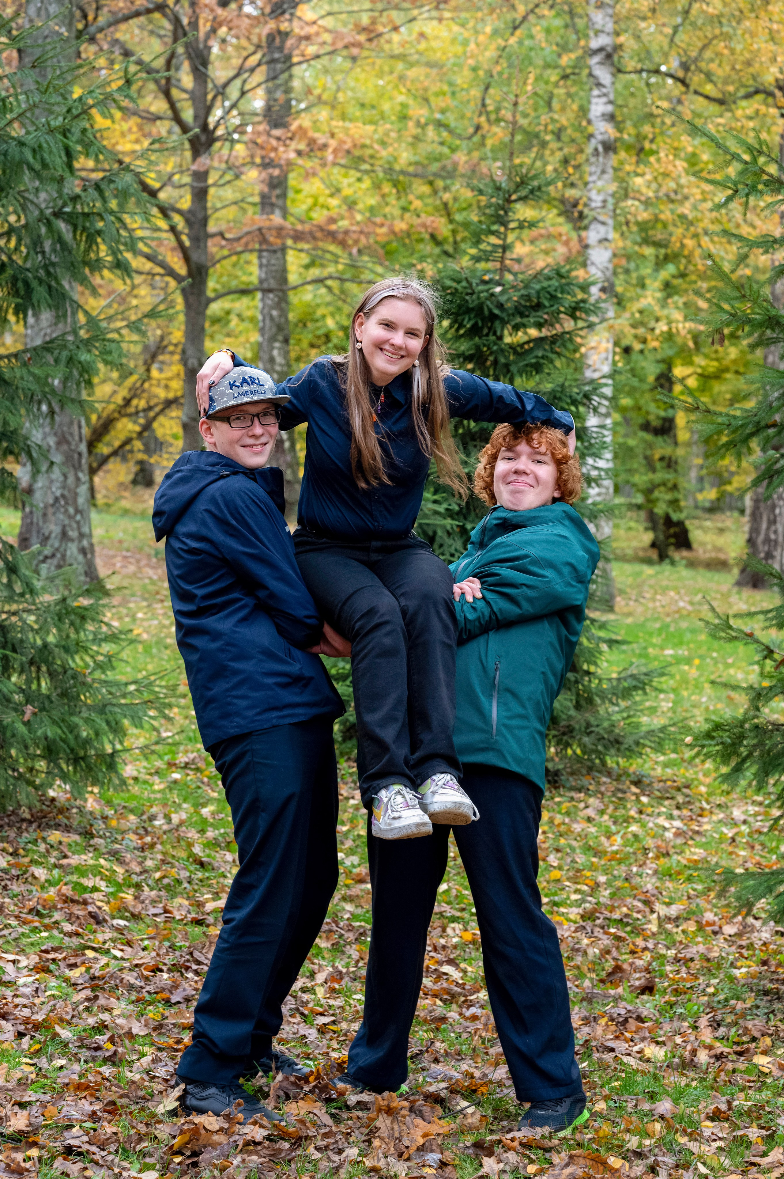 Осенняя фотосессия в парке 9-А класс Школа 953. Детский и семейный фотограф г. Москва Оксана Катаджи