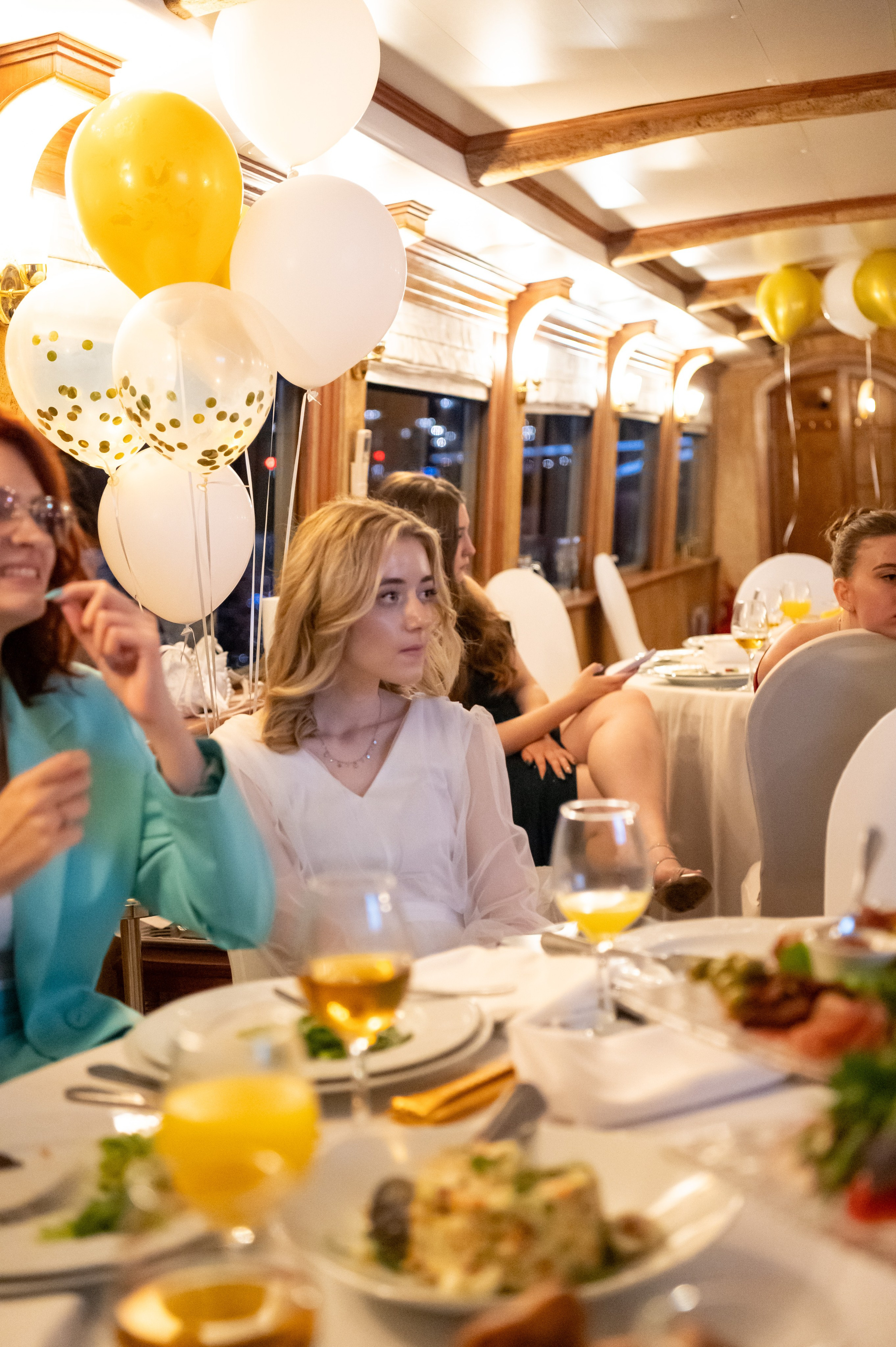 Выпускной вечер 11 класс на теплоходе. Детский и семейный фотограф г. Москва Оксана Катаджи