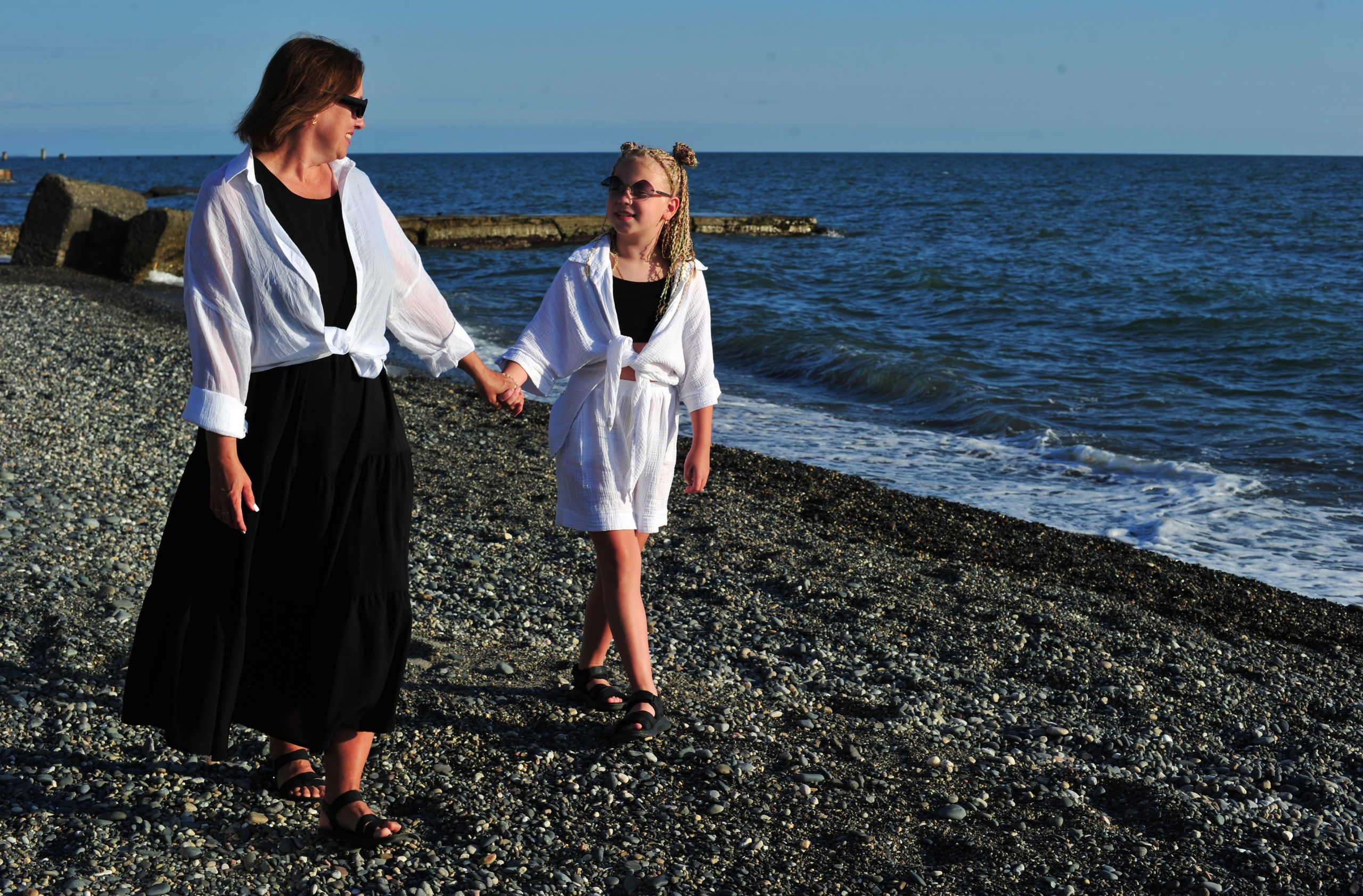 Морская фотосессия на две семьи в Абхазии. Свадебный и семейный фотограф в Москве Ирина Гончарова