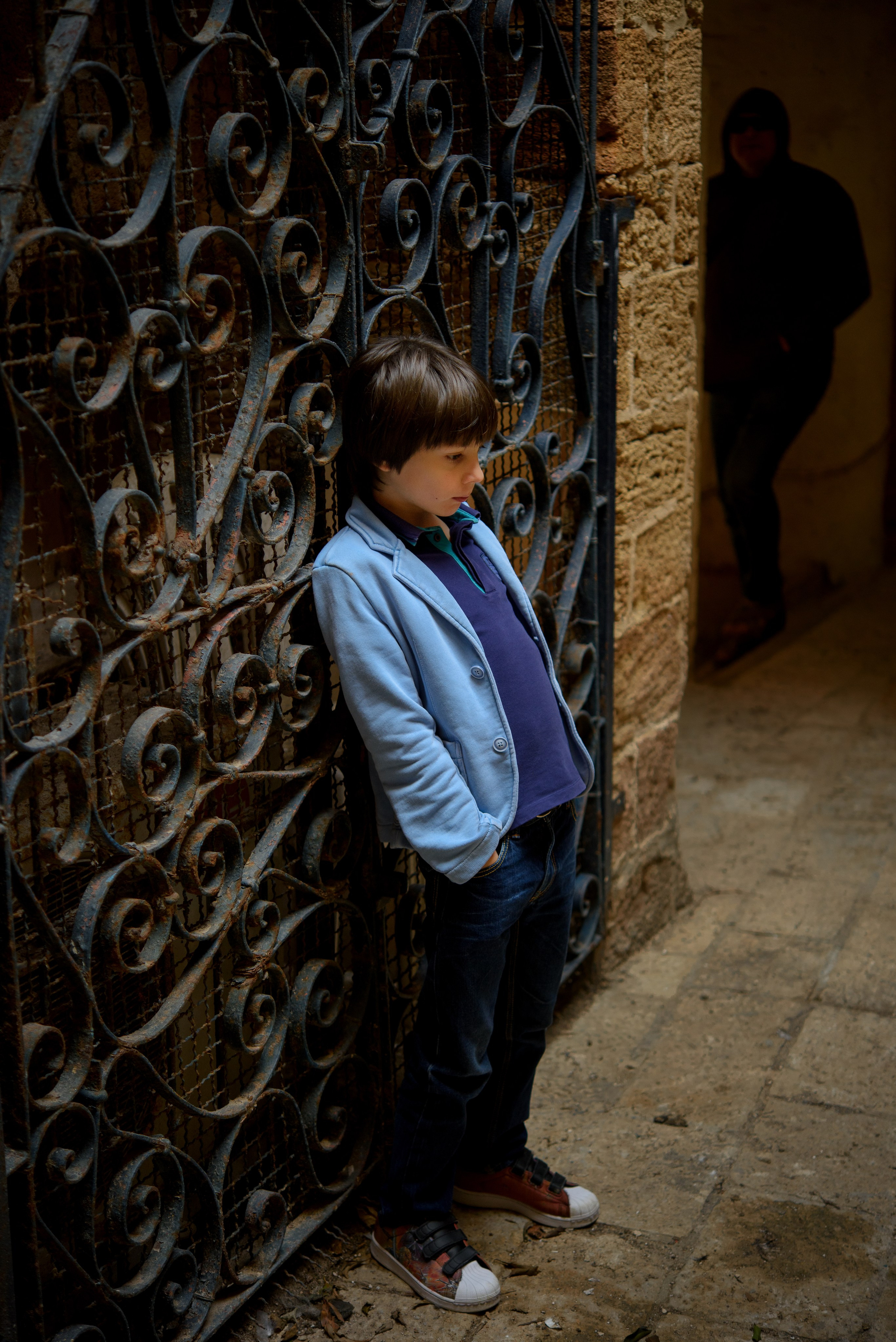 Фотосессия мальчика в старом городе. Главная