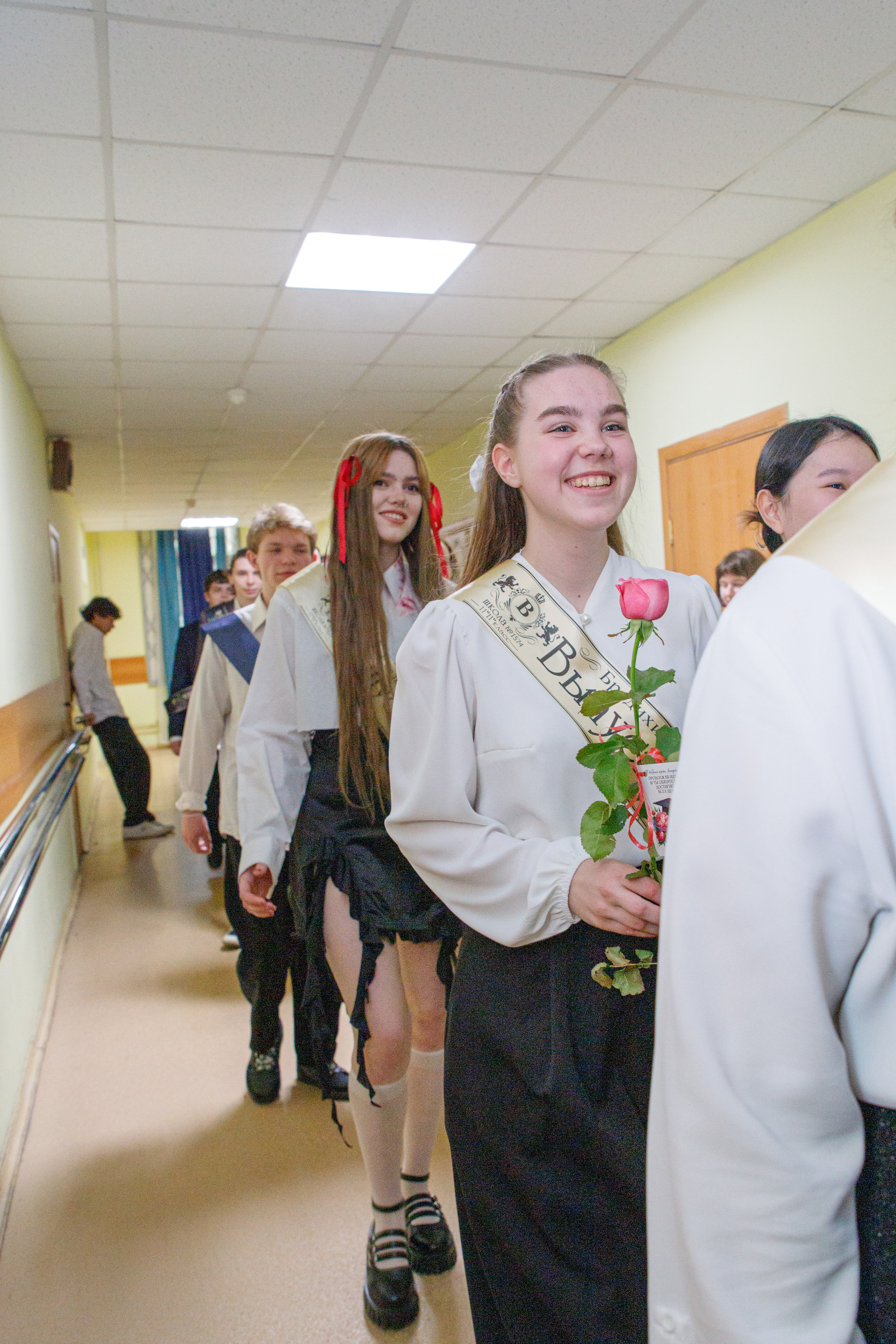 Репортажная съемка с Последнего звонка в школе в Москве. Семейный и школьный фотограф в Москве Анна Ткач
