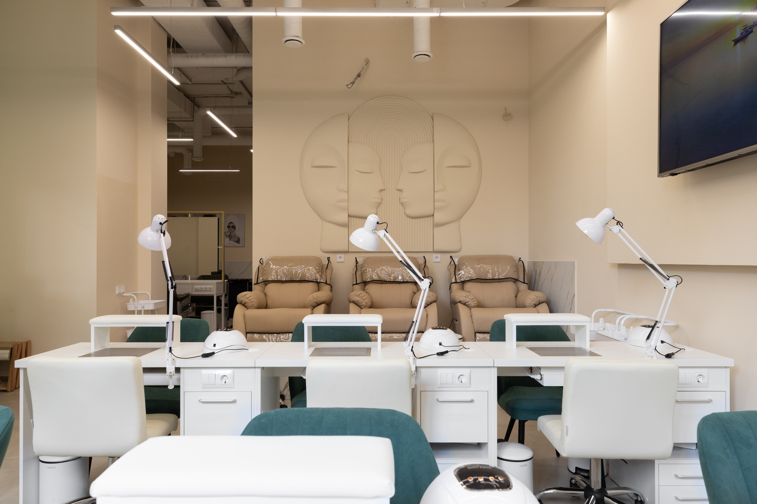 Бьюти-коворкинг на Парнасе. Интерьерный фотограф в Санкт-Петербурге Ксения Сорокина