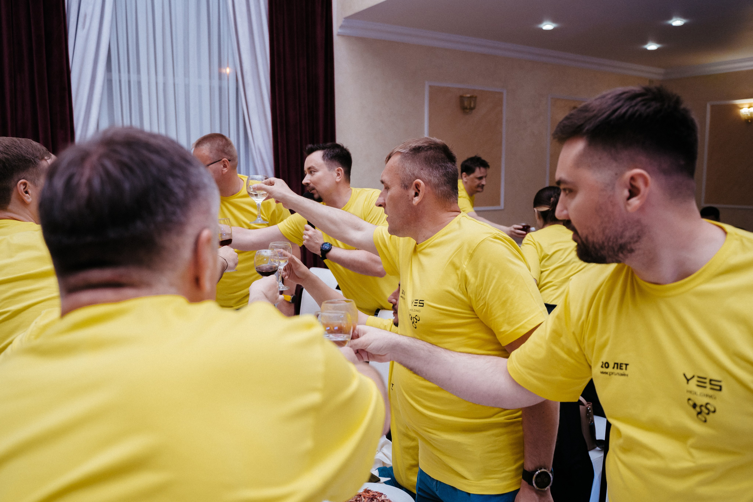 Yes Holding. Свадебный фотограф в Симферополе