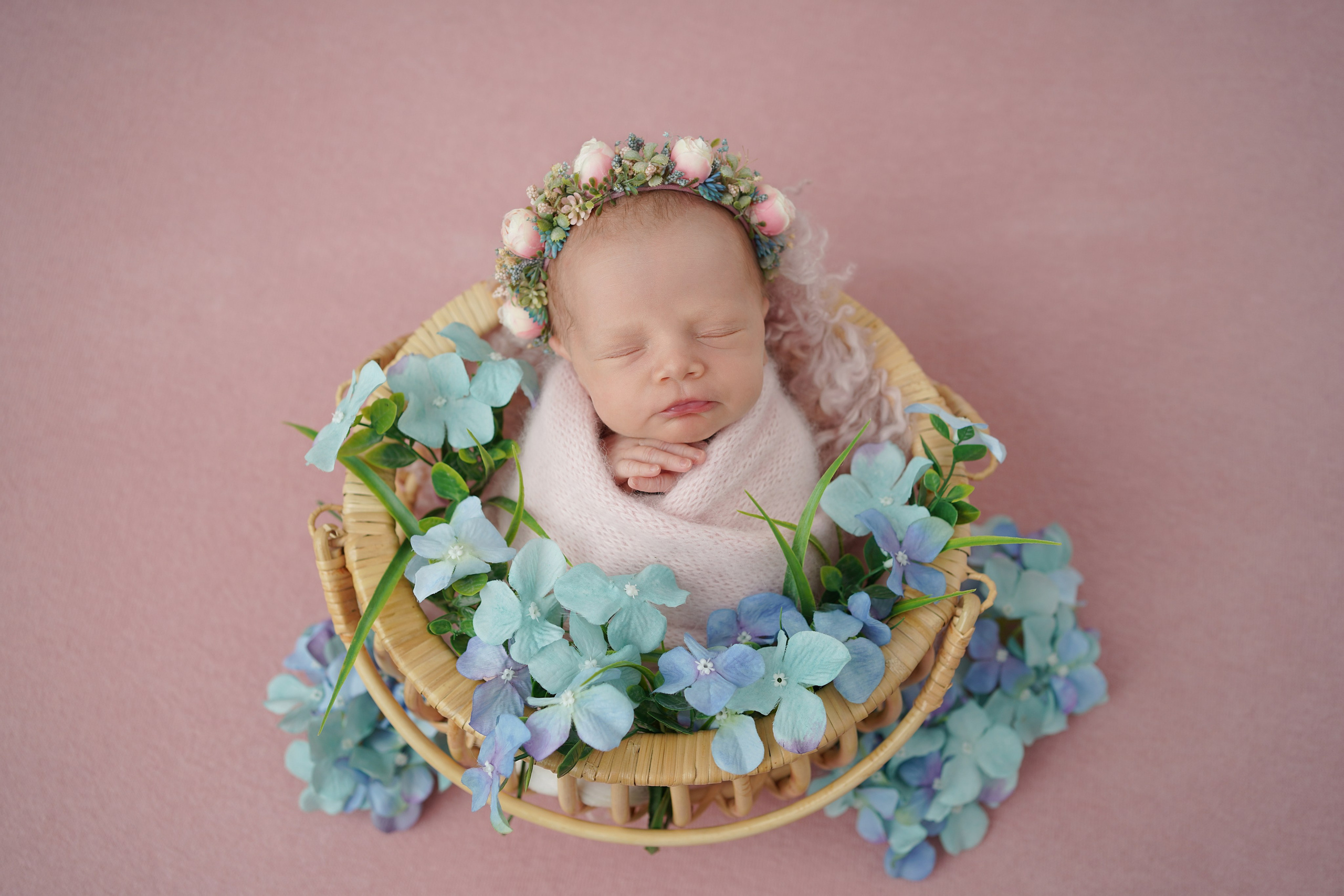 Кокон. Детский фотограф и фотограф новорожденных в Калининград Оксана Иваний