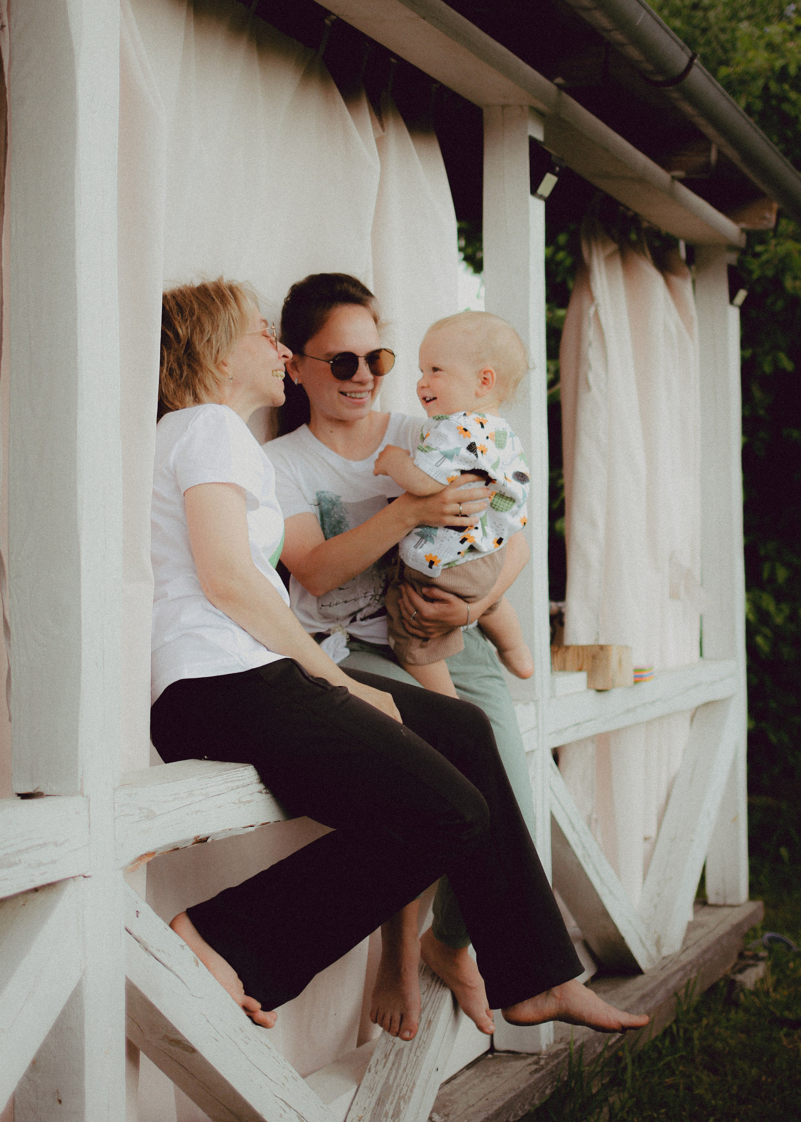 Бабушка Ира, мама Даша и маленький Ваня. Александра Крашевская. Портретный фотограф в Москве и Санкт-Петербурге