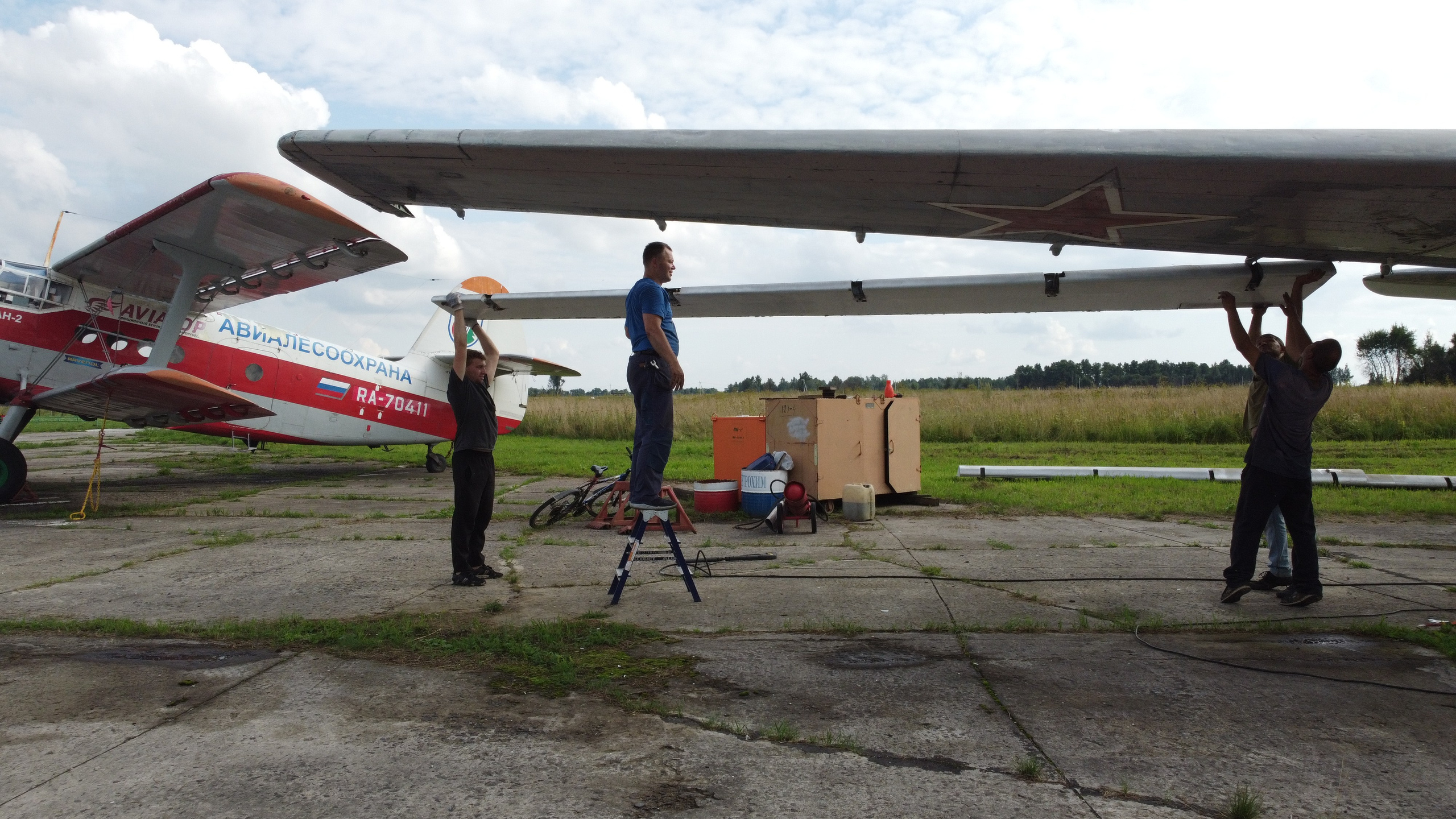 Ил-14Т «Голубая Мечта» — смывка краски (2021 г.). Фотоальбом показывающий увлекательный мир авиации и мир медведей Андрея Иванова