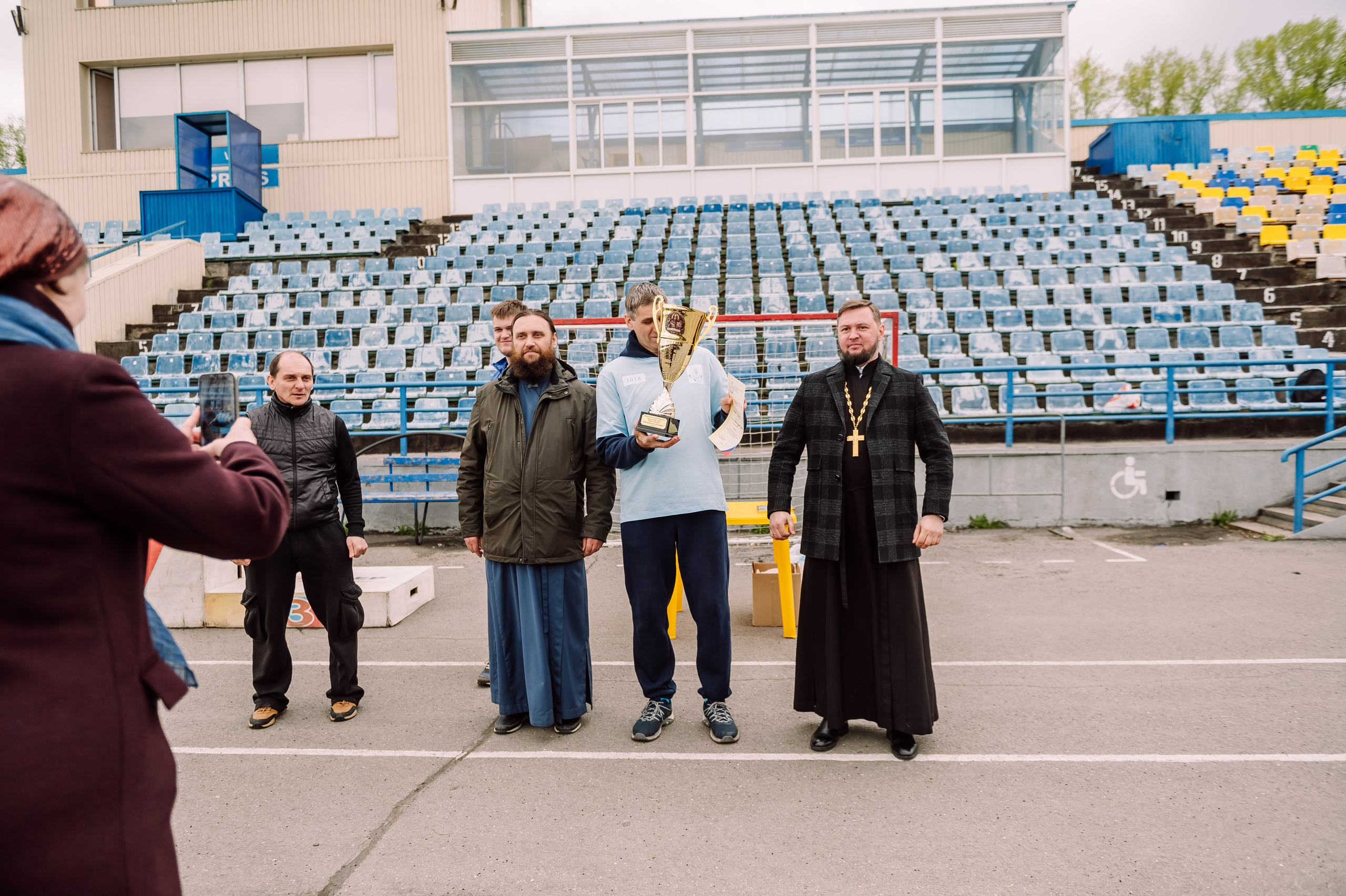 Пасхальный забег «Вера и Спорт» на стадионе Шахтёр. Детский фотограф, семейный фотограф и репортажи в Кемерово