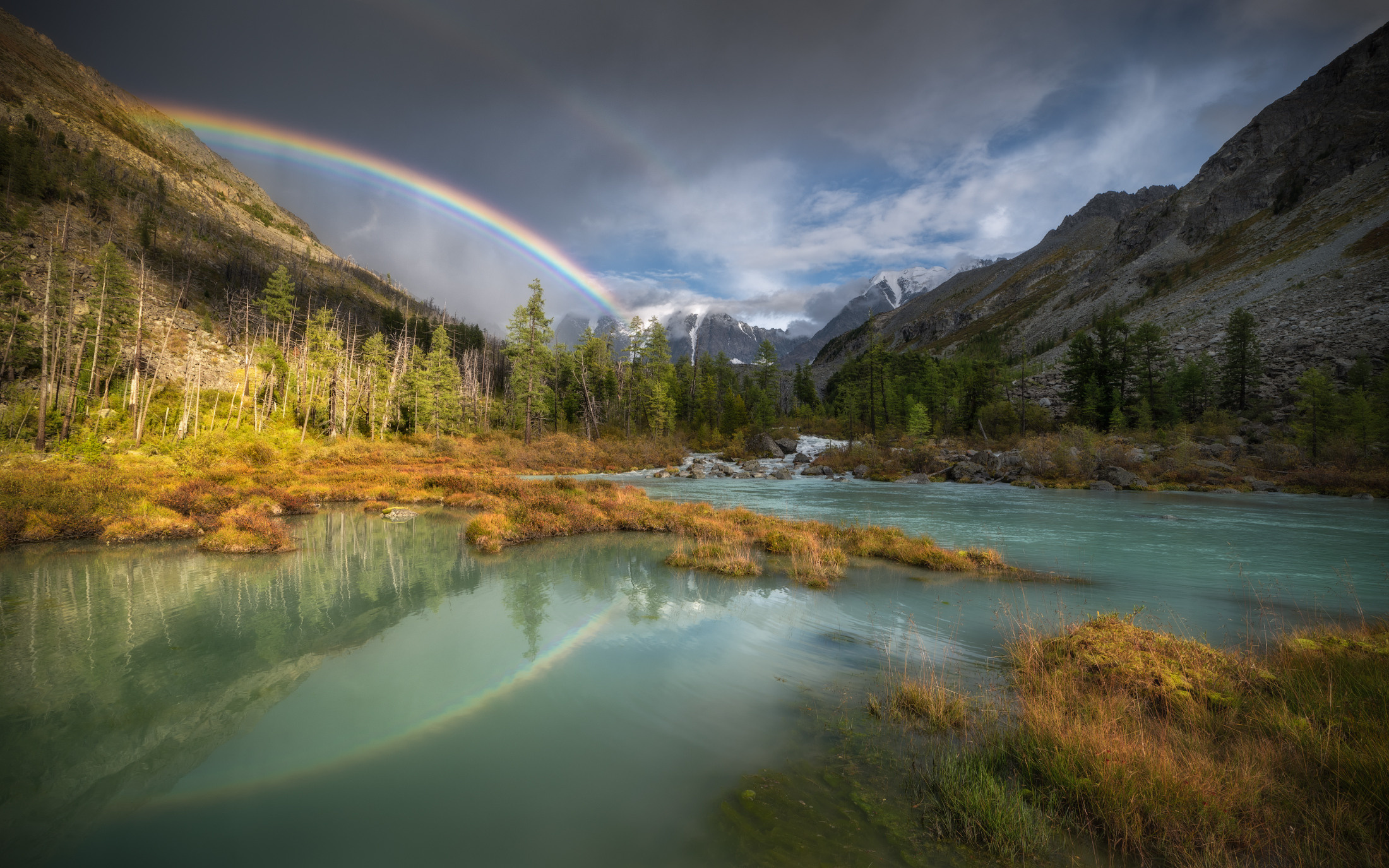 Под куполом радуги. Разлив реки Мюшту-Айры, природный парк Белуха, Усть-Коксинский район, август 2020
